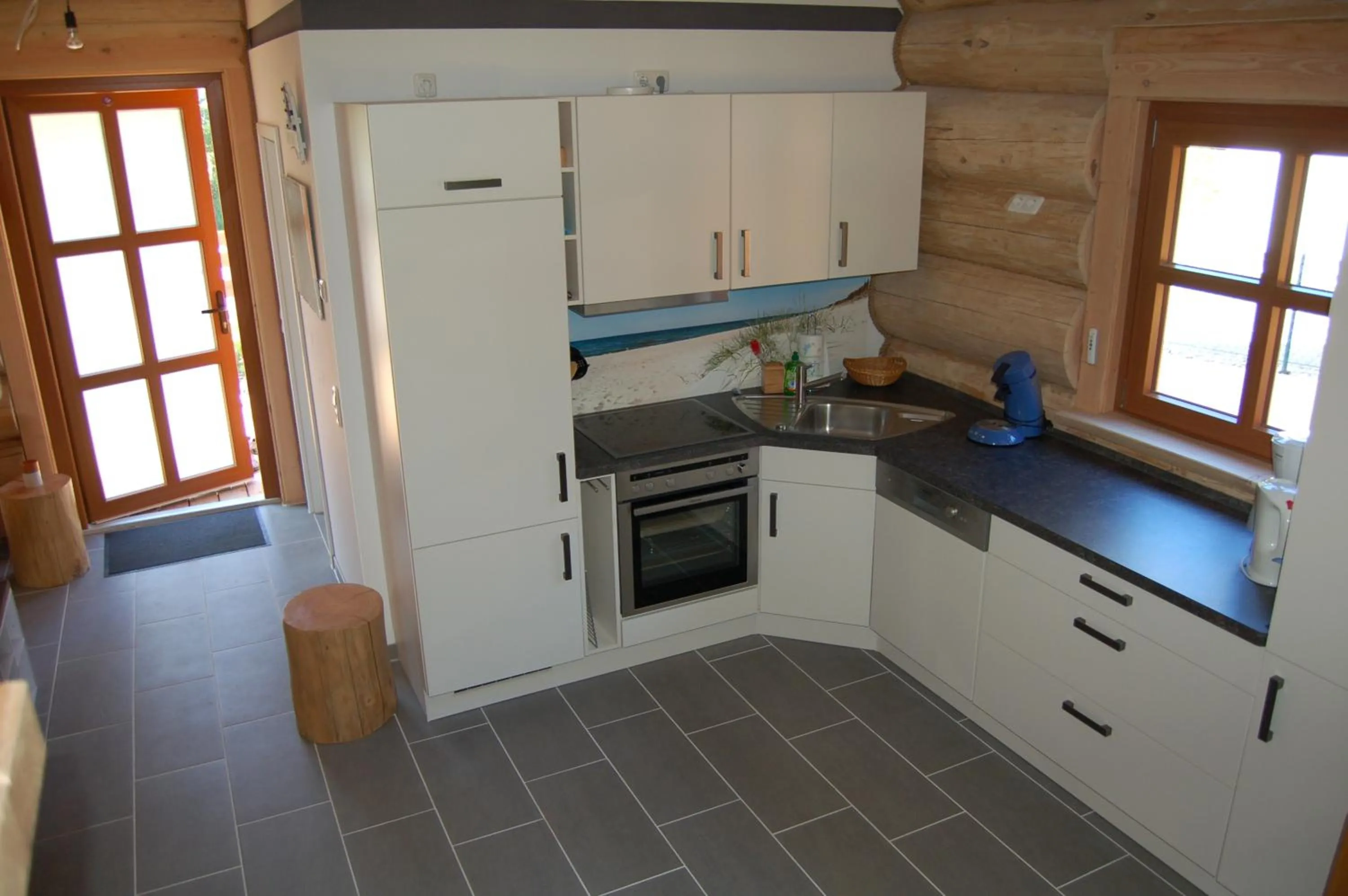 Kitchen or kitchenette in Naturstamm Ferienhaus