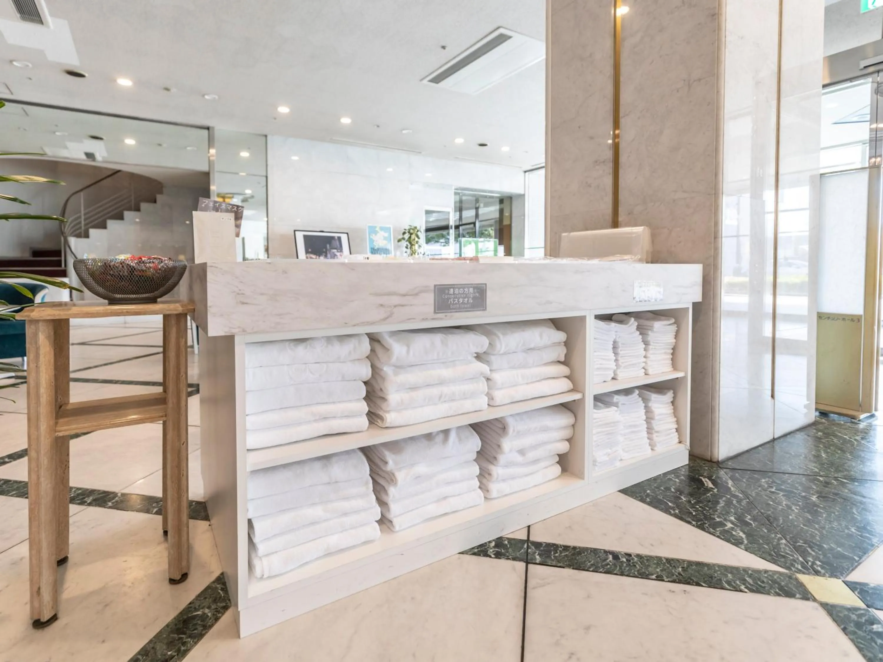 Area and facilities in Century Plaza Hotel