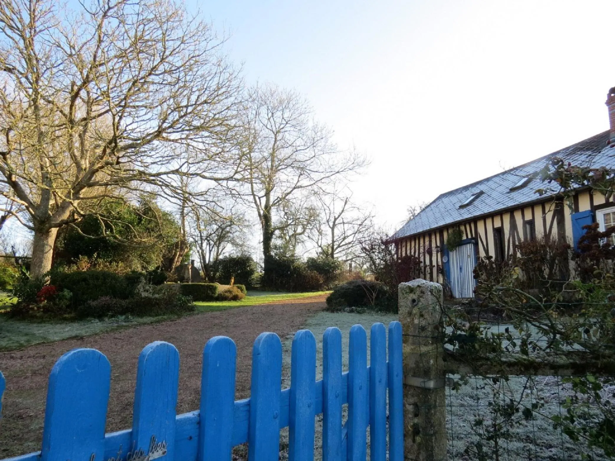 Facade/entrance in Le Chant Des Fees