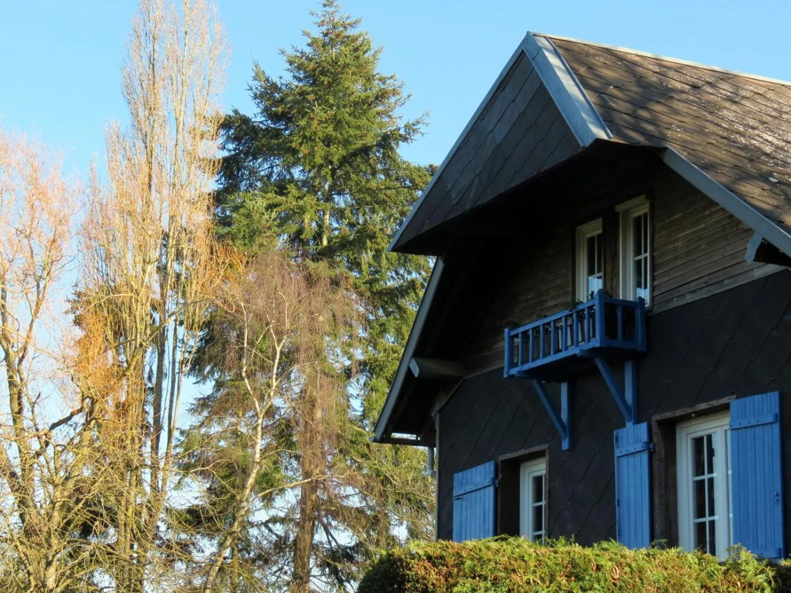 Facade/entrance in Le Chant Des Fees