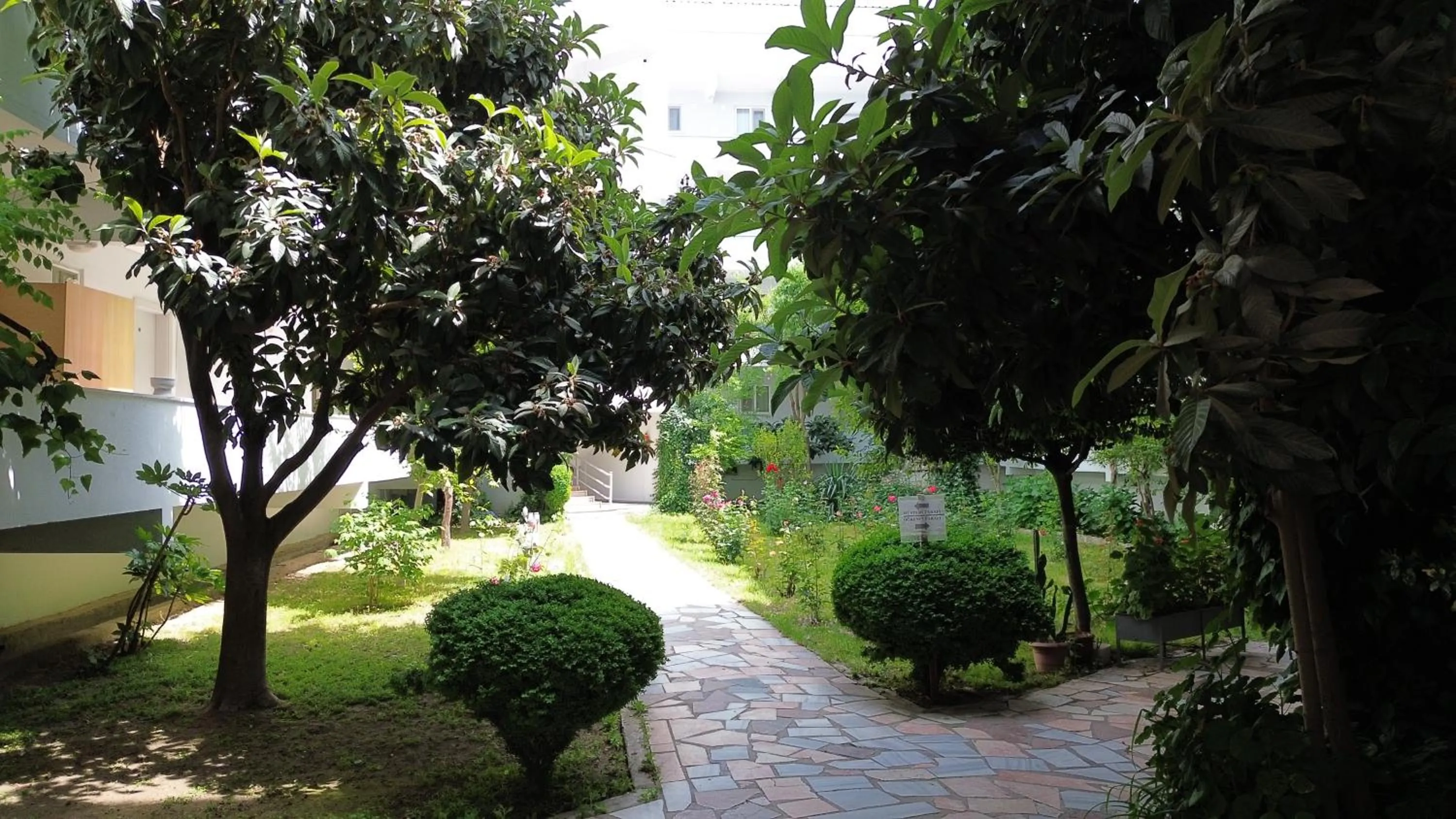 Garden in Orçın Apartments