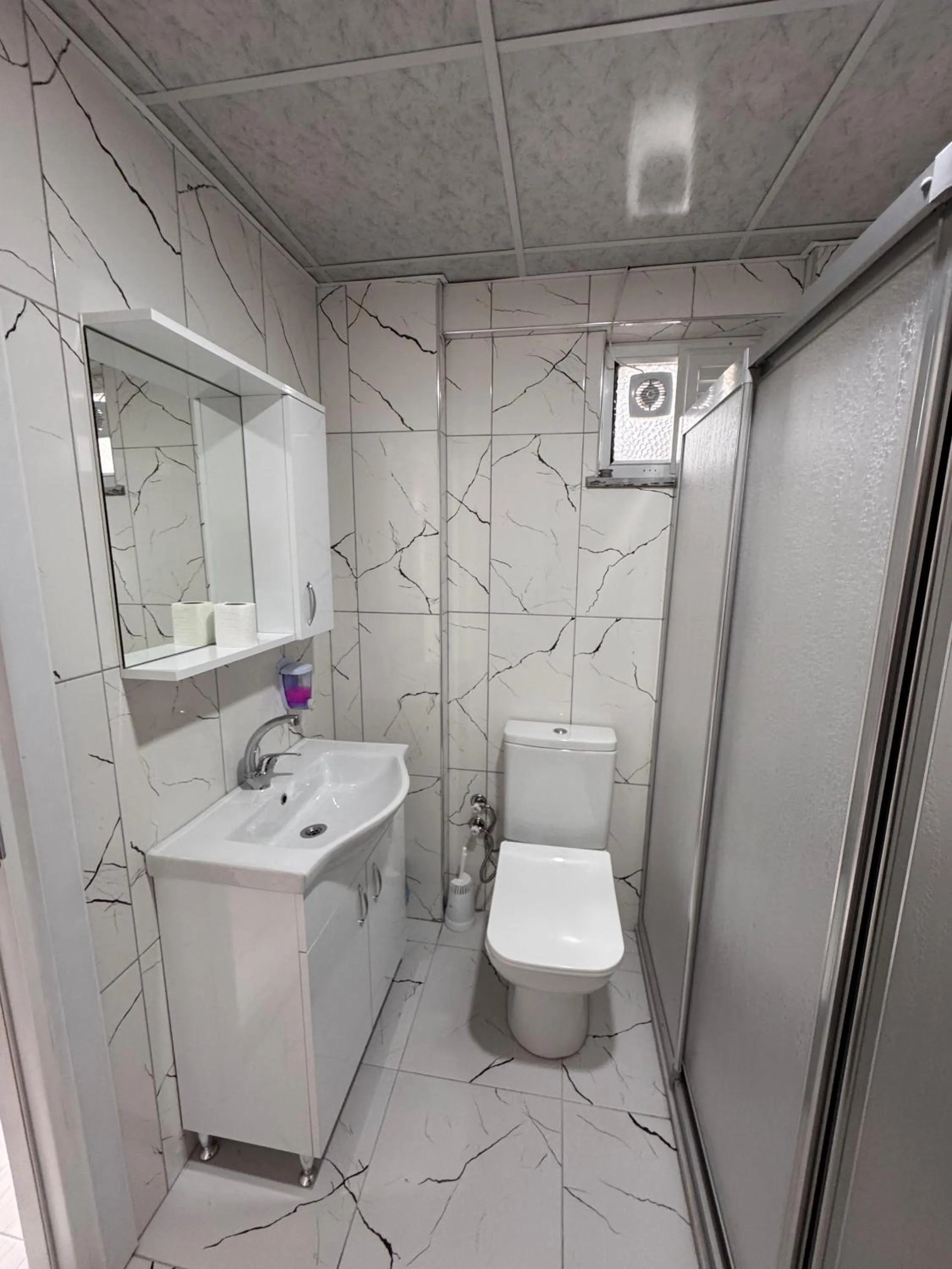 Bathroom in Orçın Apartments