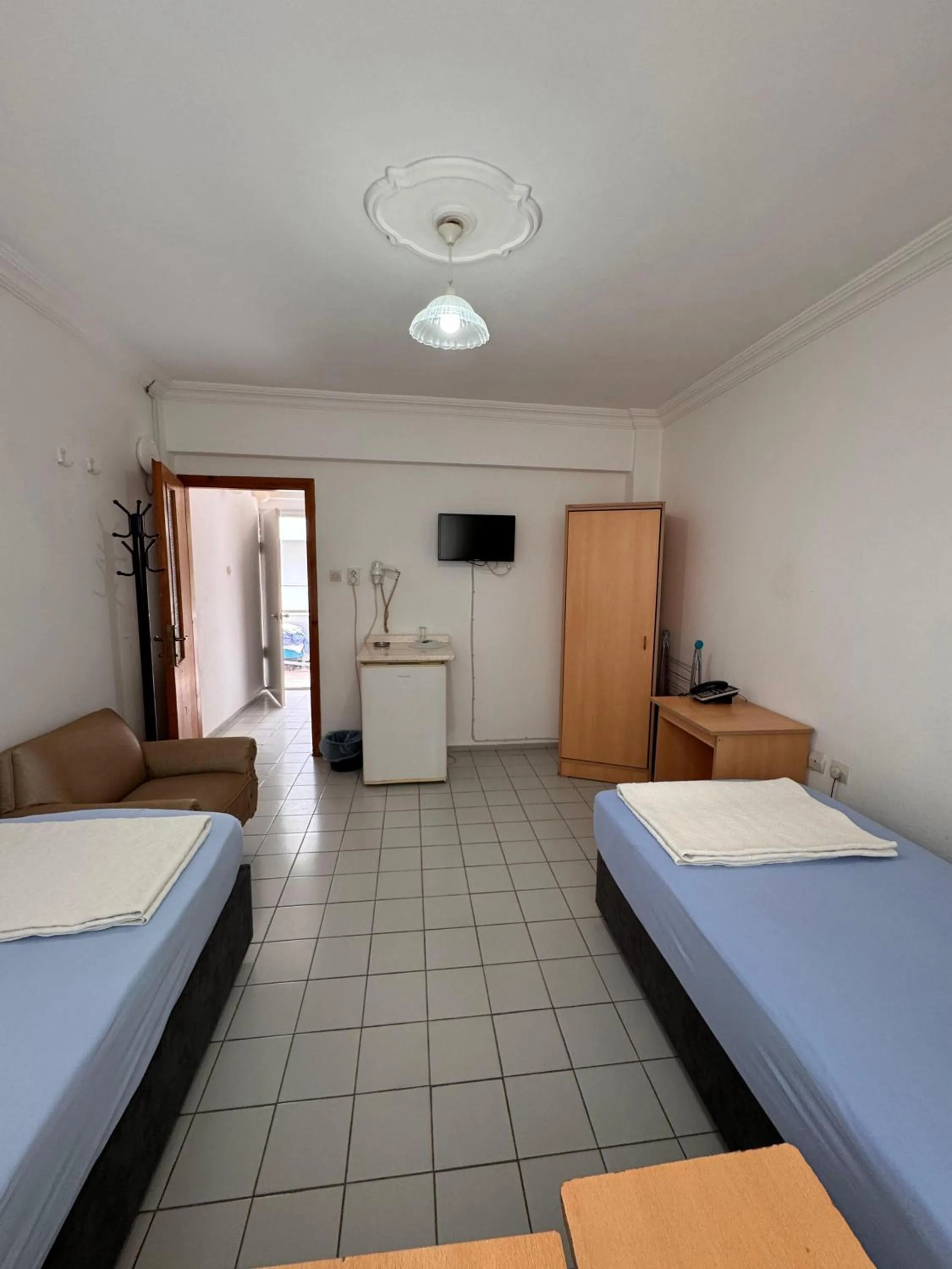 Bedroom, Bed in Orçın Apartments