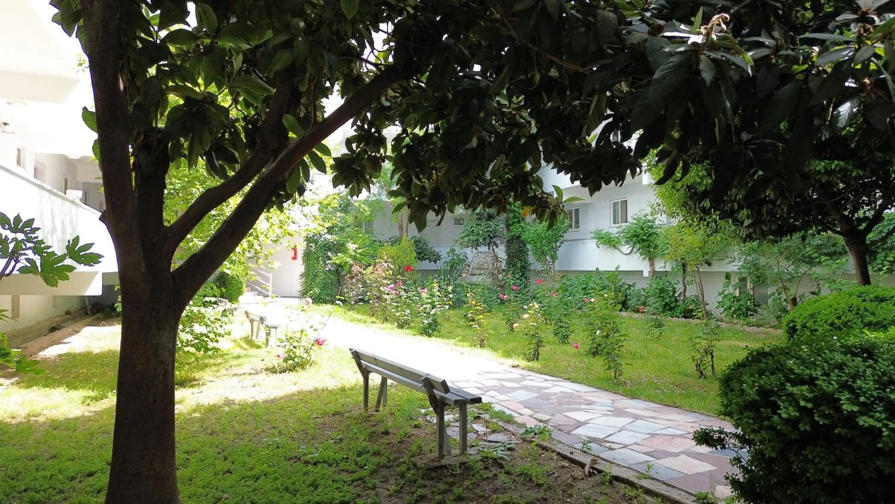 Garden view in Orçın Apartments