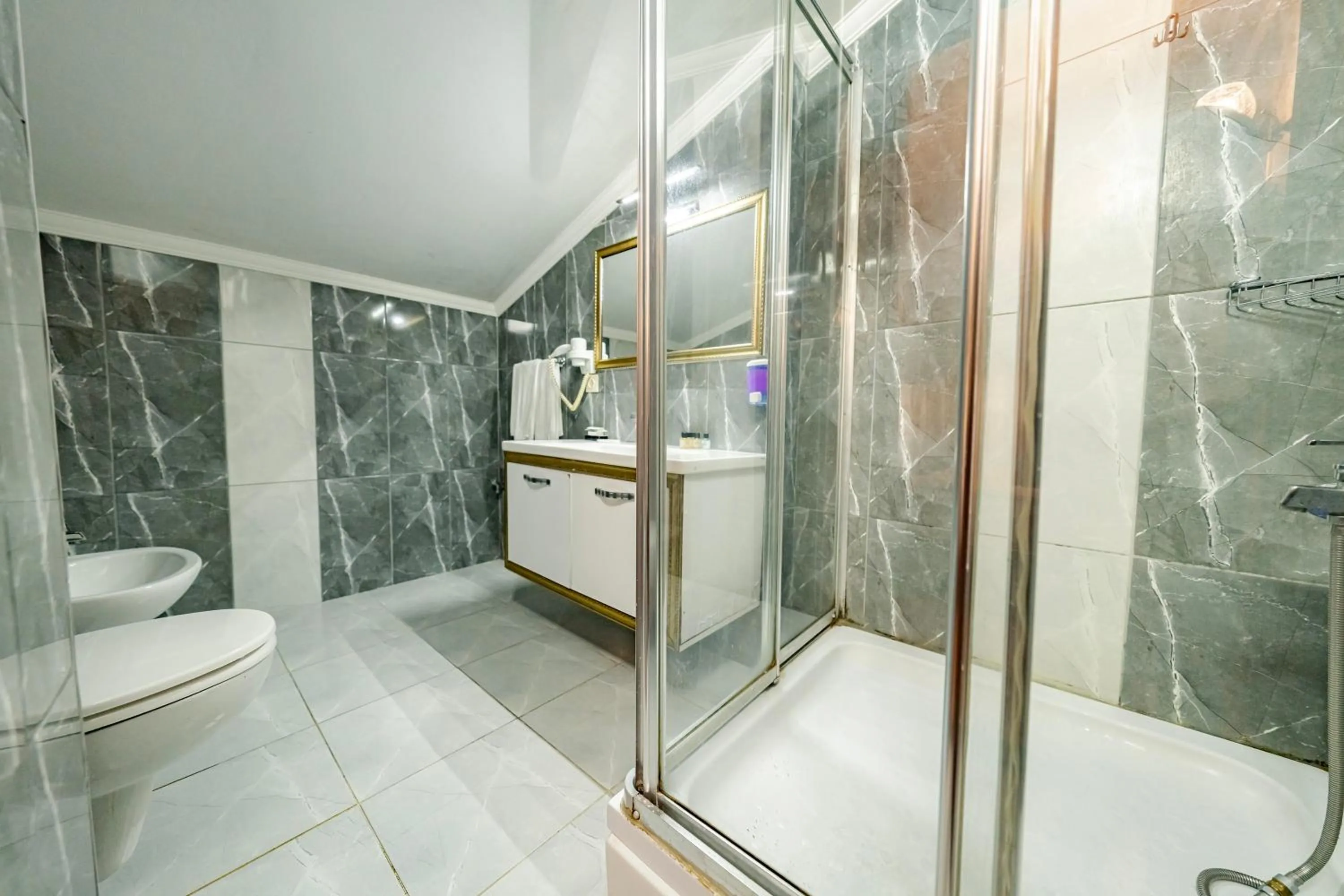 Bathroom in Grand Hamit Hotel
