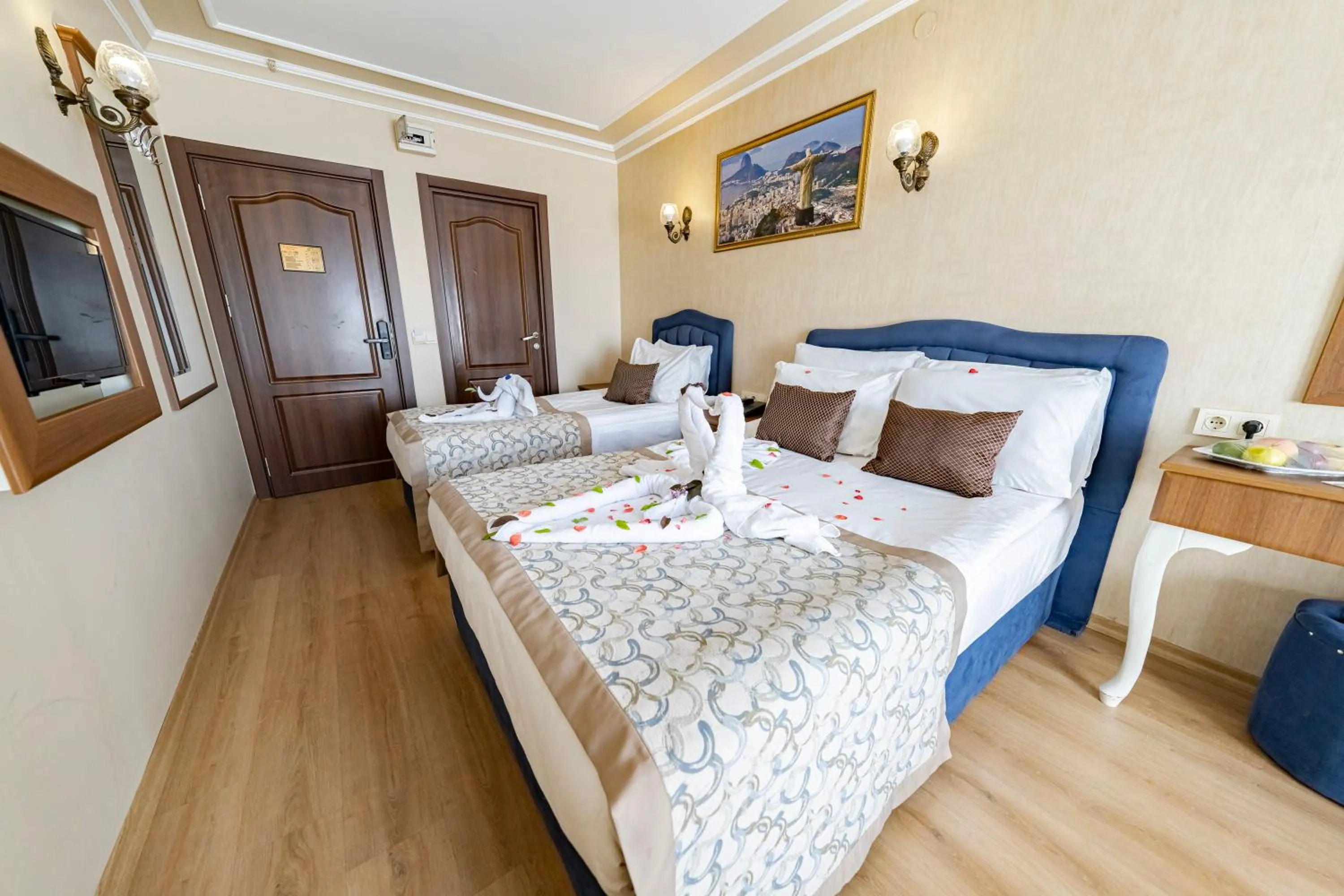 Photo of the whole room, Bed in Grand Hamit Hotel