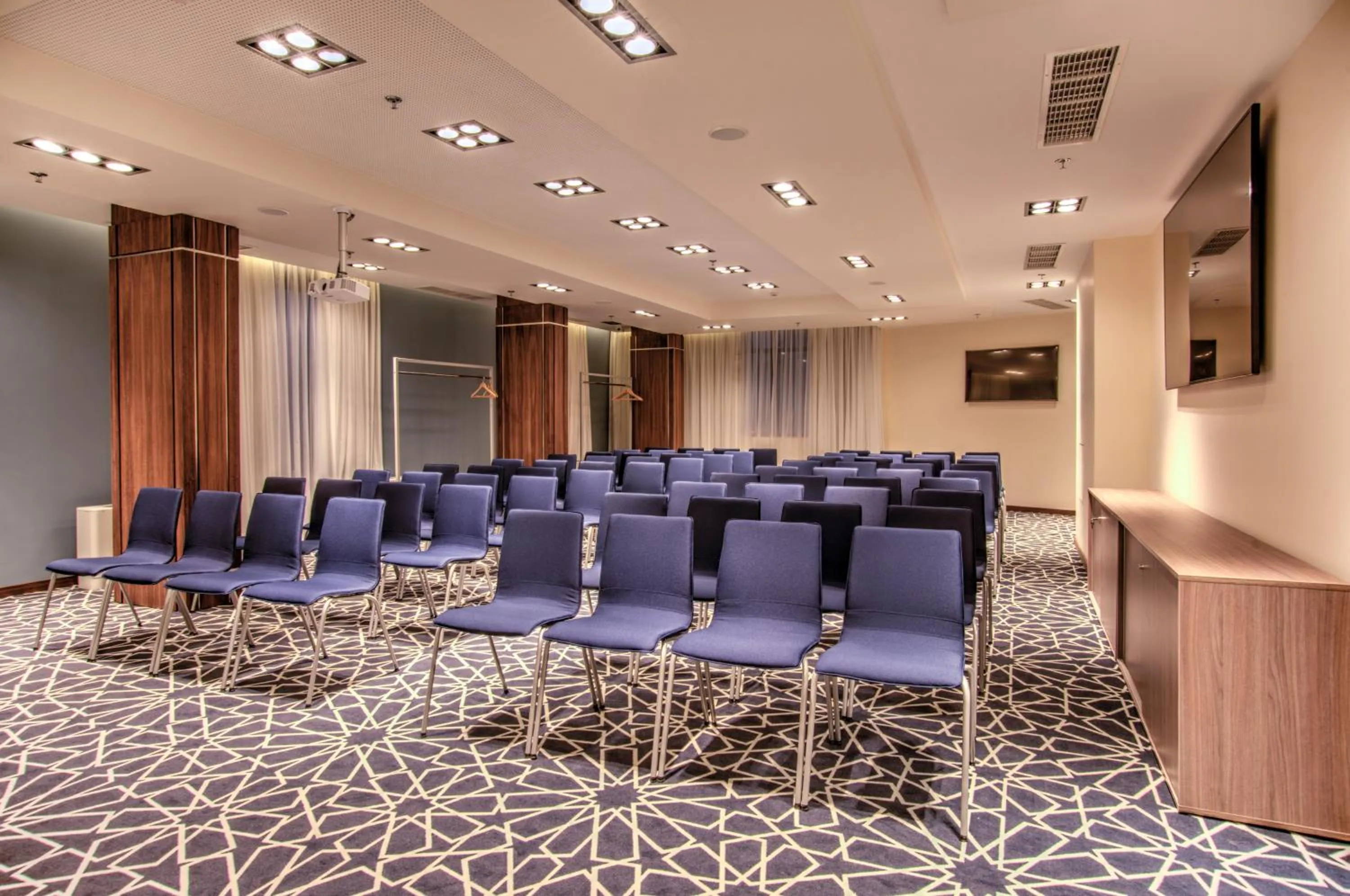 TV and multimedia in Holiday Inn Plovdiv by IHG