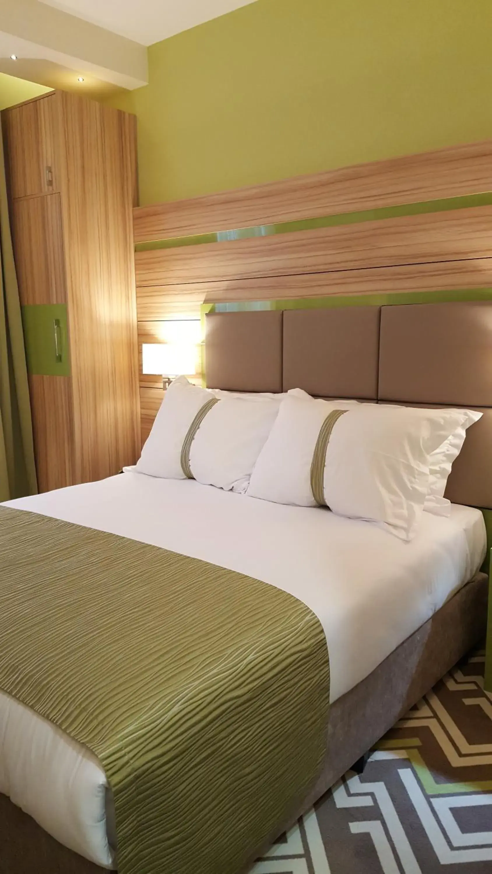Standard Queen Room in Holiday Inn Plovdiv by IHG Standard Queen Room in Holiday Inn Plovdiv by IHG