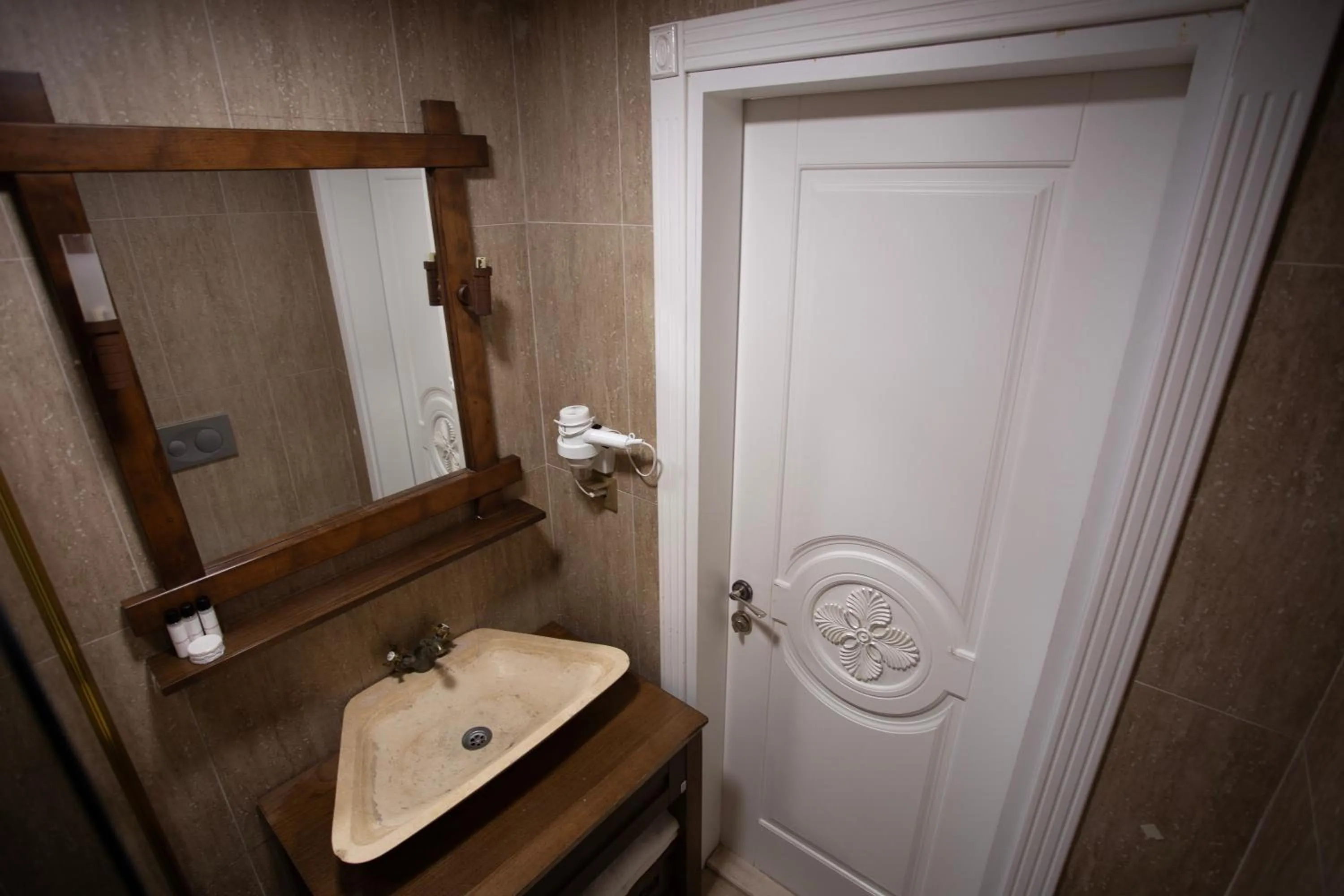 Bathroom in Bon Hotel Old City