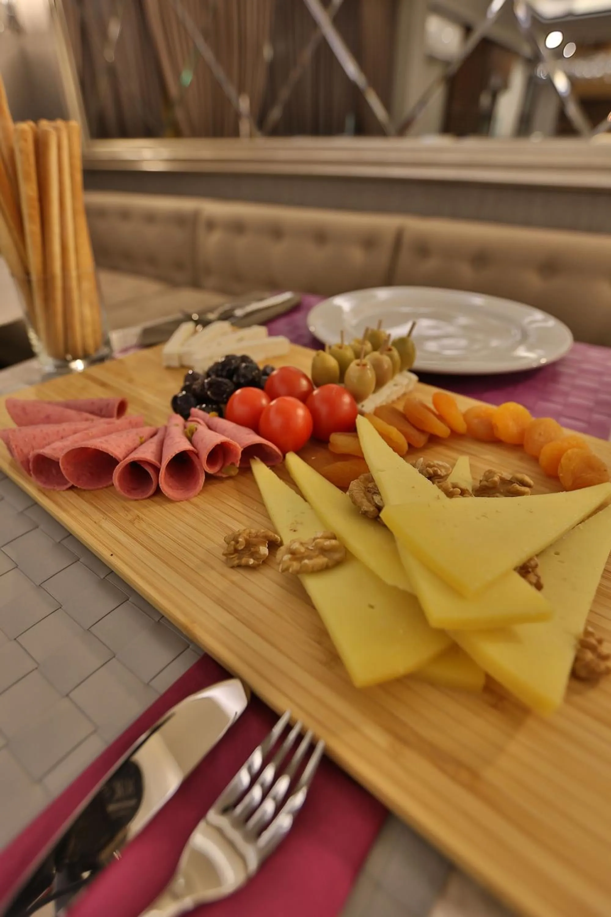 Food and drinks in Bon Hotel Old City