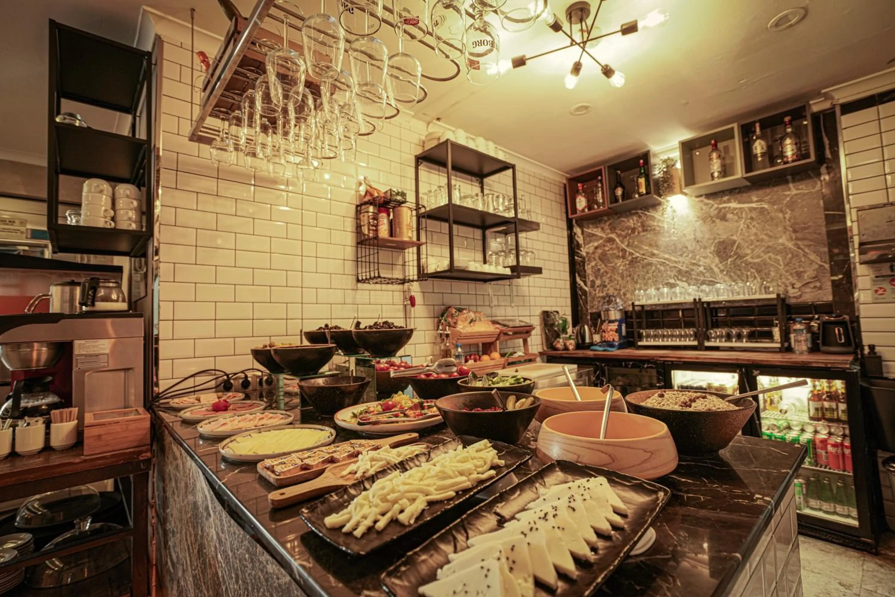 Buffet breakfast in Bon Hotel Old City