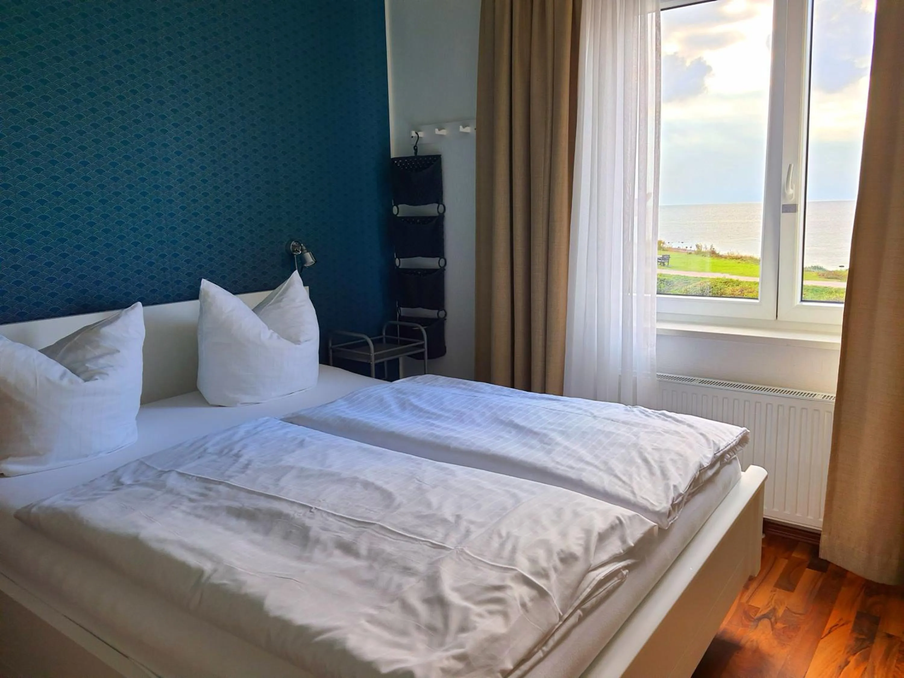 Photo of the whole room, Bed in Haus Achtern Diek in erster Reihe am Meer