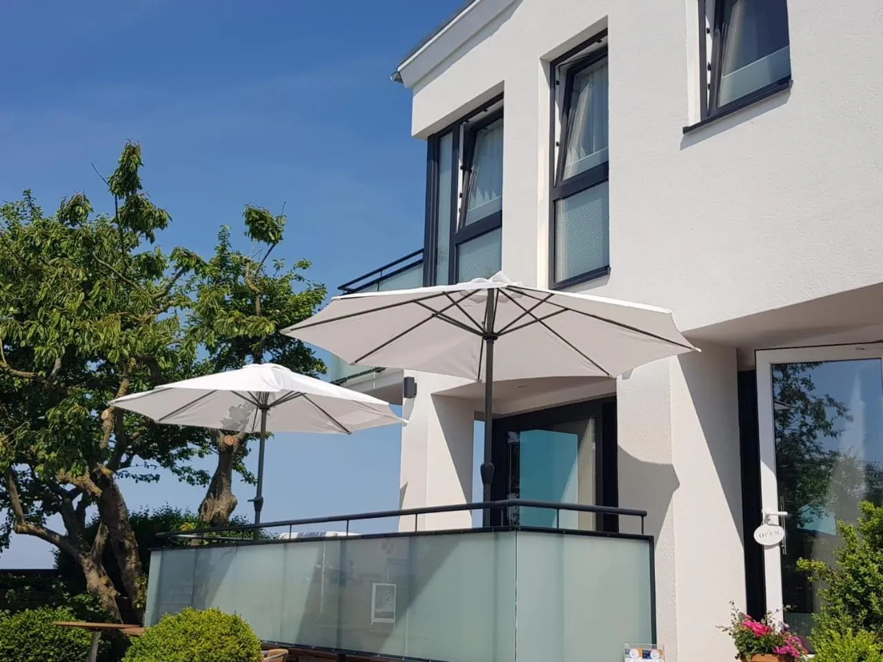 Facade/entrance in Haus Achtern Diek in erster Reihe am Meer