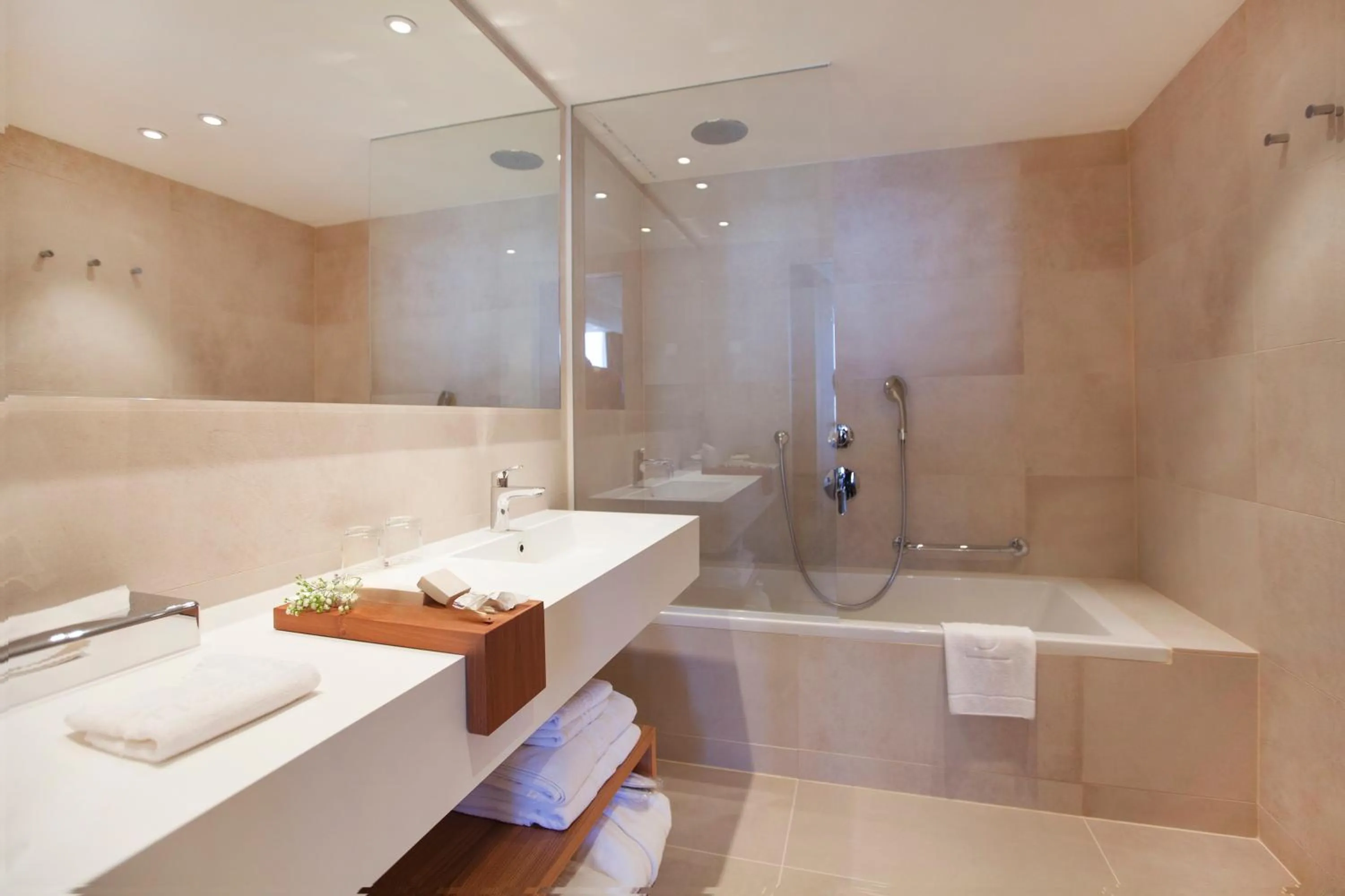 Shower in Hotel Dubrovnik Palace