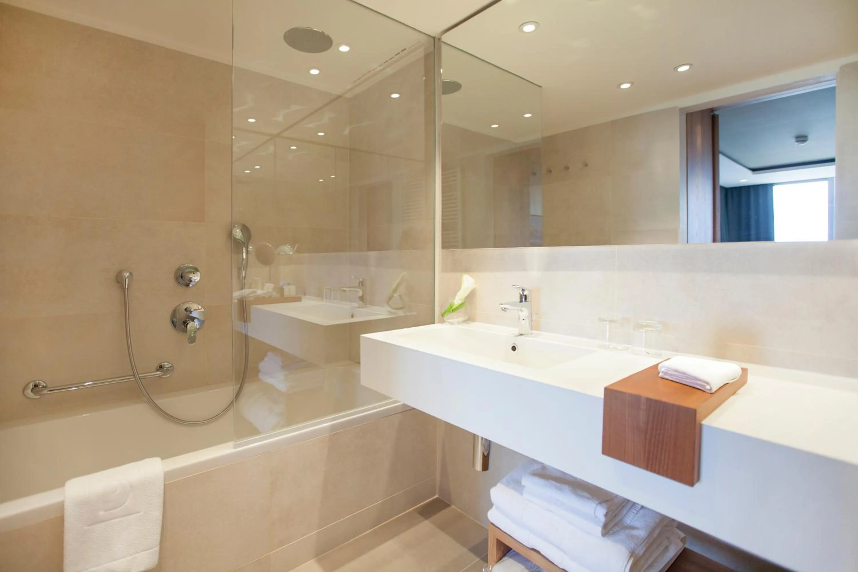 Shower in Hotel Dubrovnik Palace