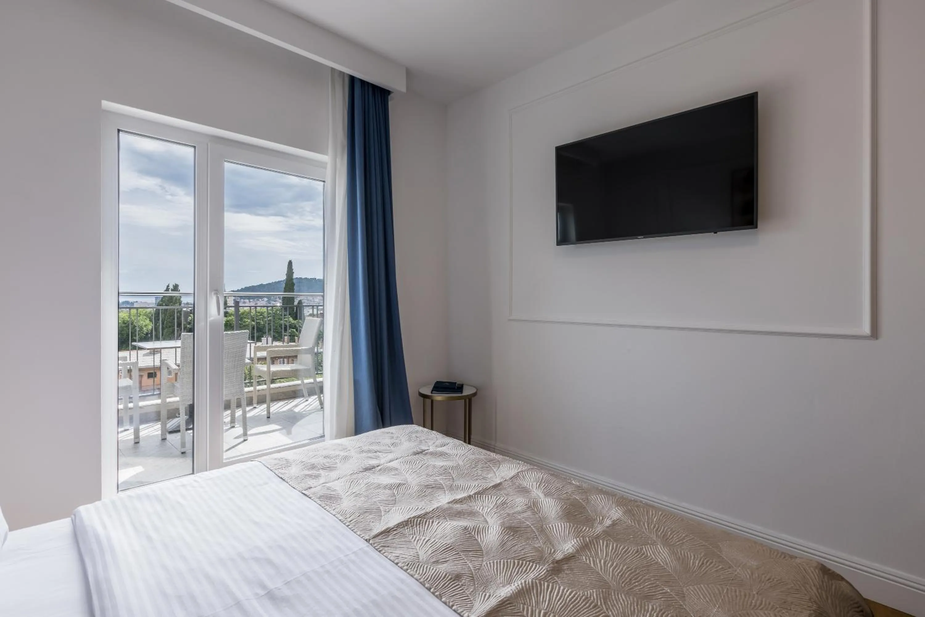 View (from property/room), Bed in Art Hotel