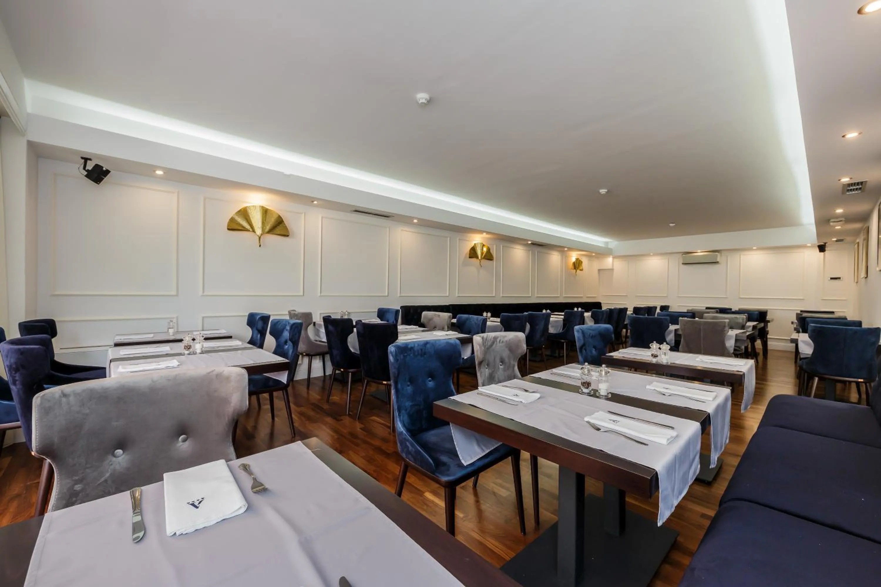 Restaurant/places to eat in Art Hotel