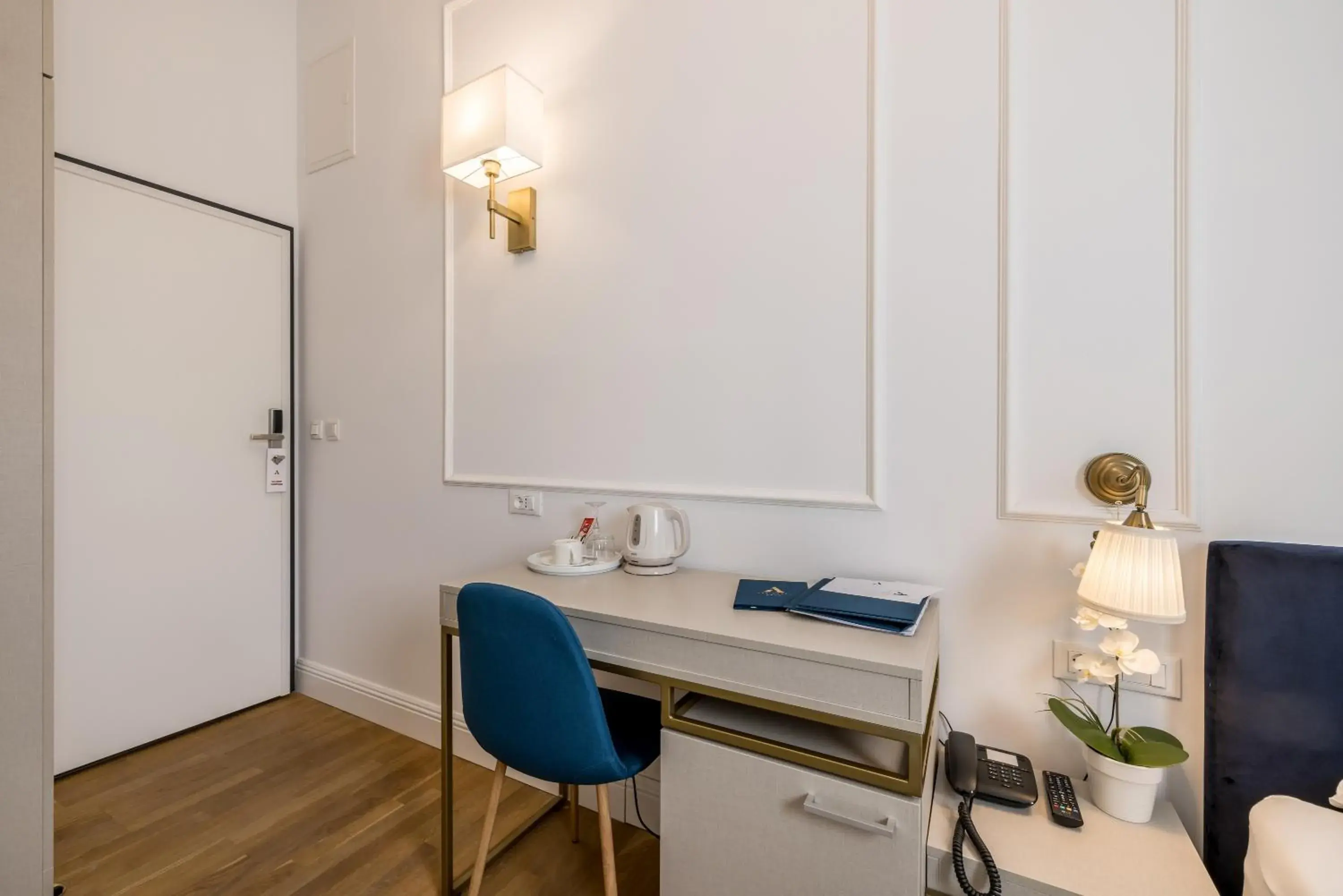 Single Room with Bathroom in Art Hotel Single Room with Bathroom in Art Hotel