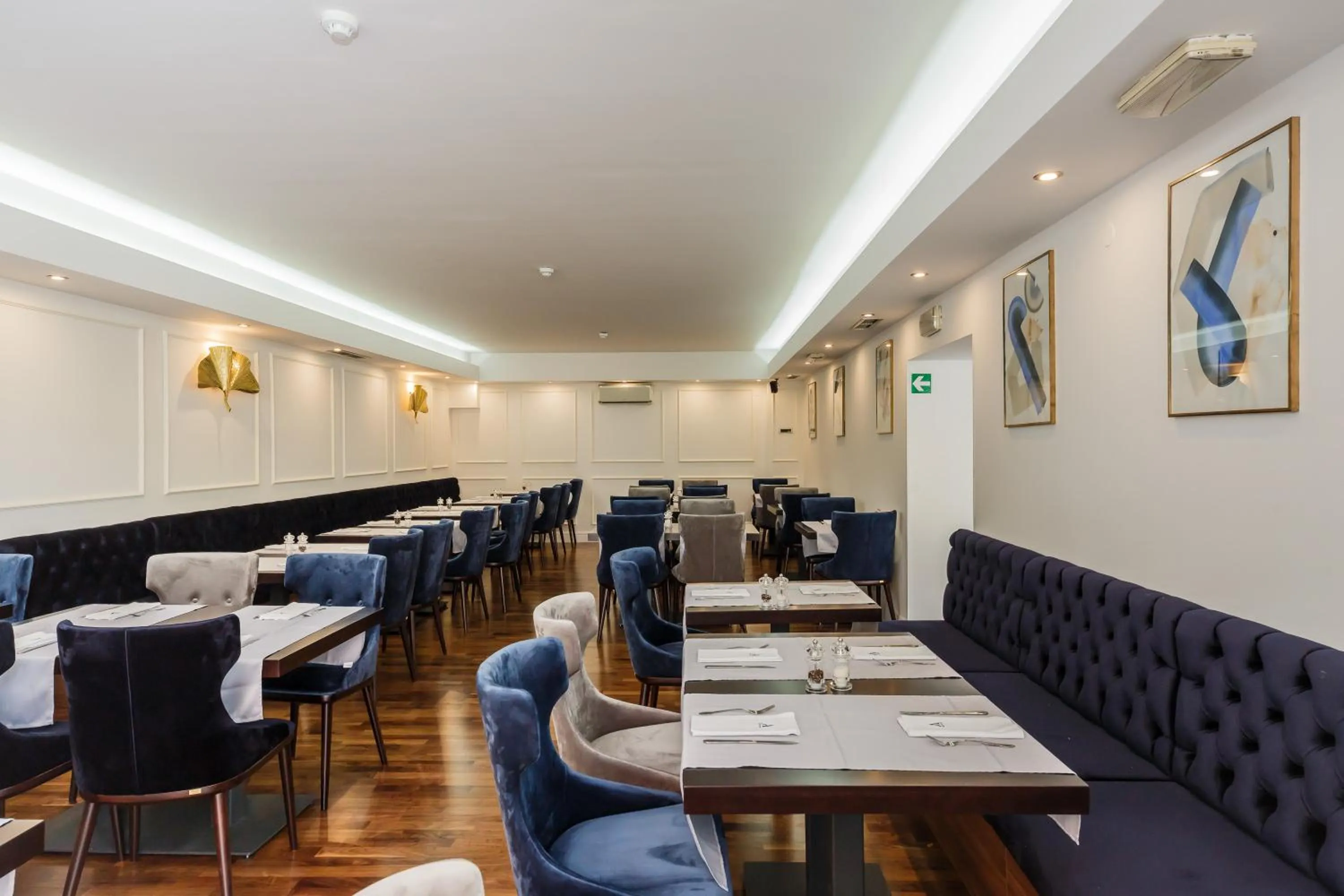 Restaurant/places to eat in Art Hotel