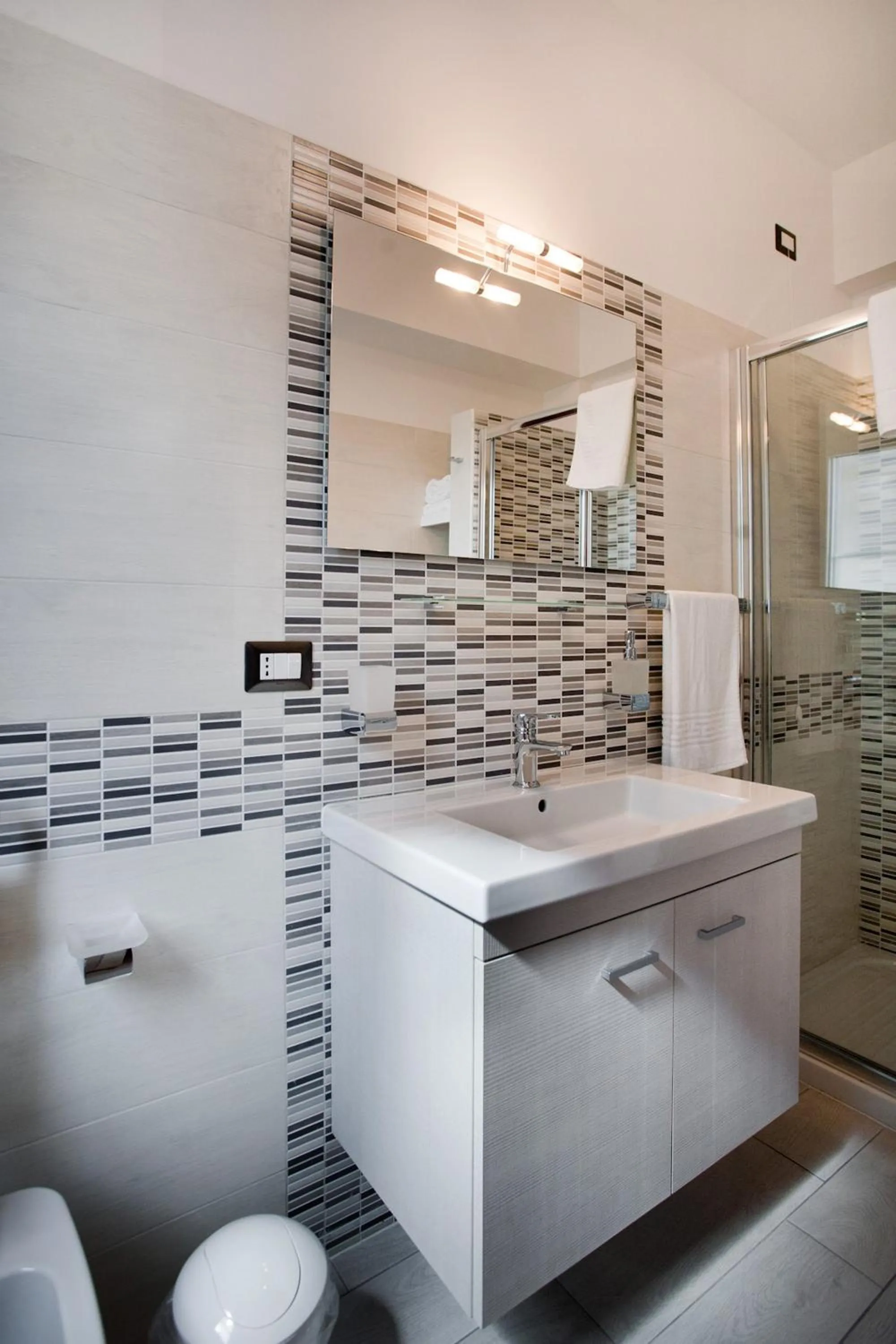 Shower in B&B A due Passi dal Mare