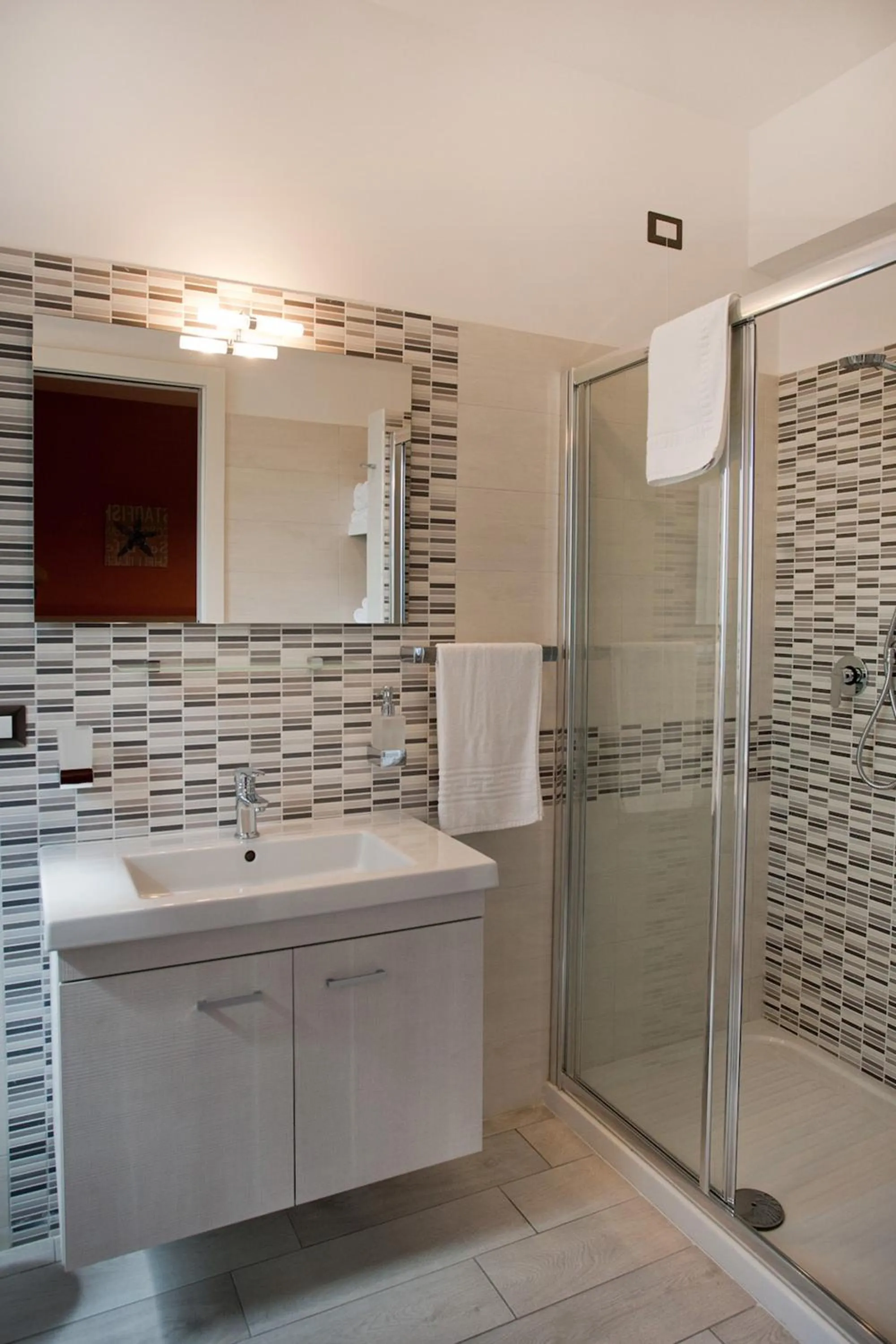 Shower in B&B A due Passi dal Mare