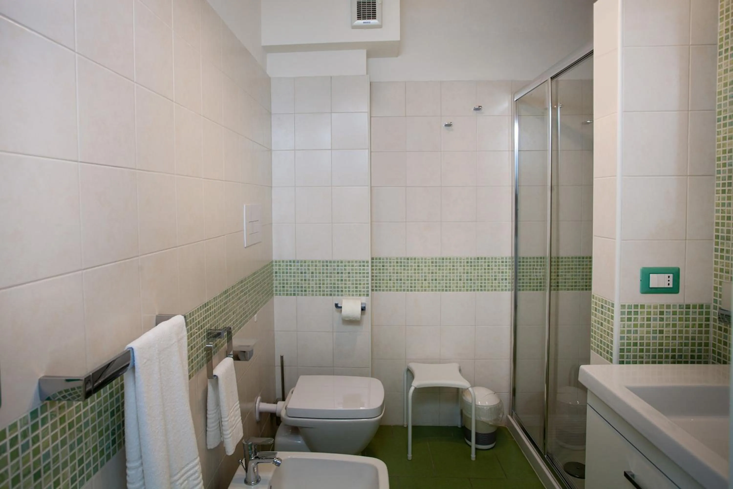 Shower in B&B A due Passi dal Mare