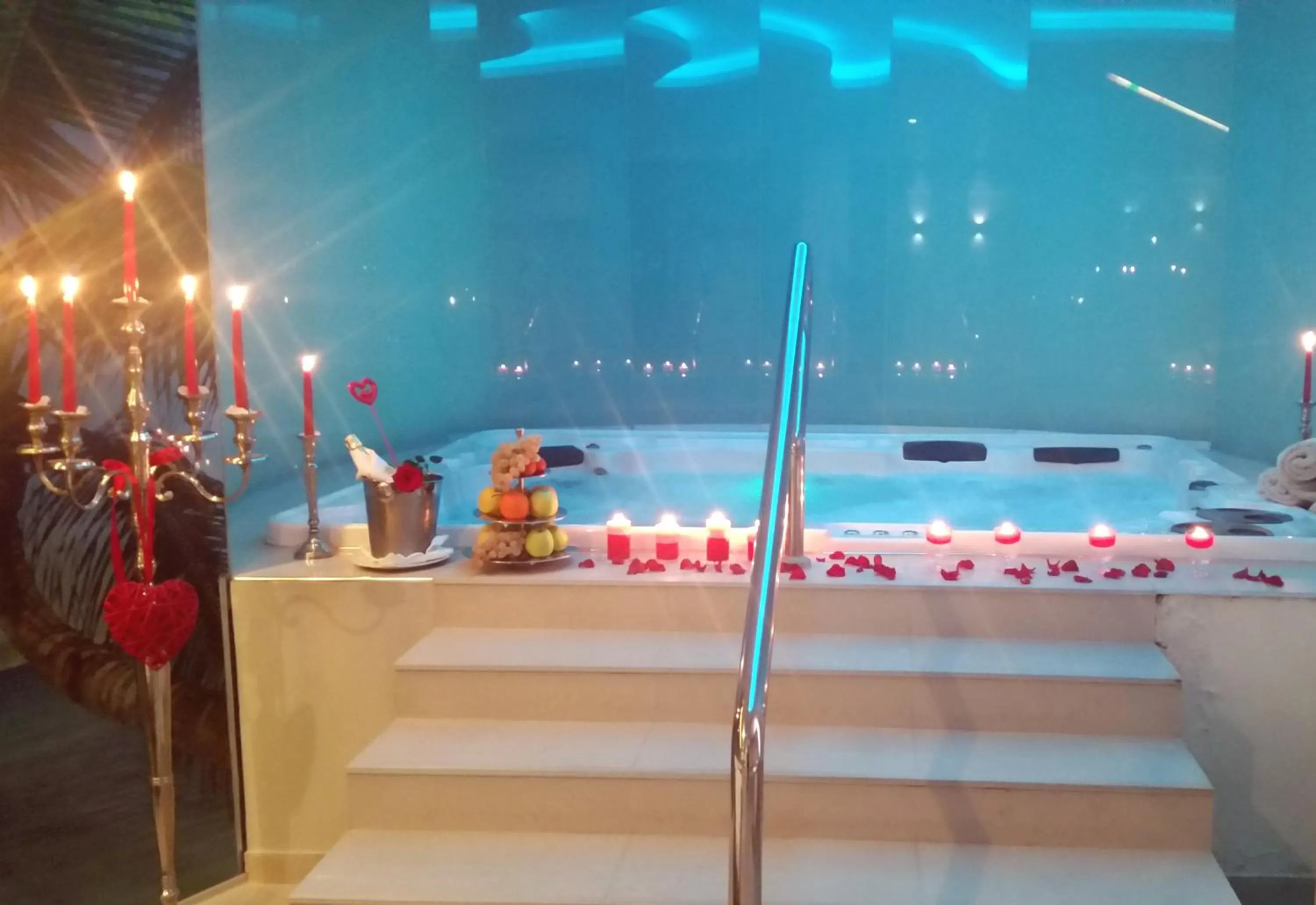 Hot Tub in Hotel Phoenix