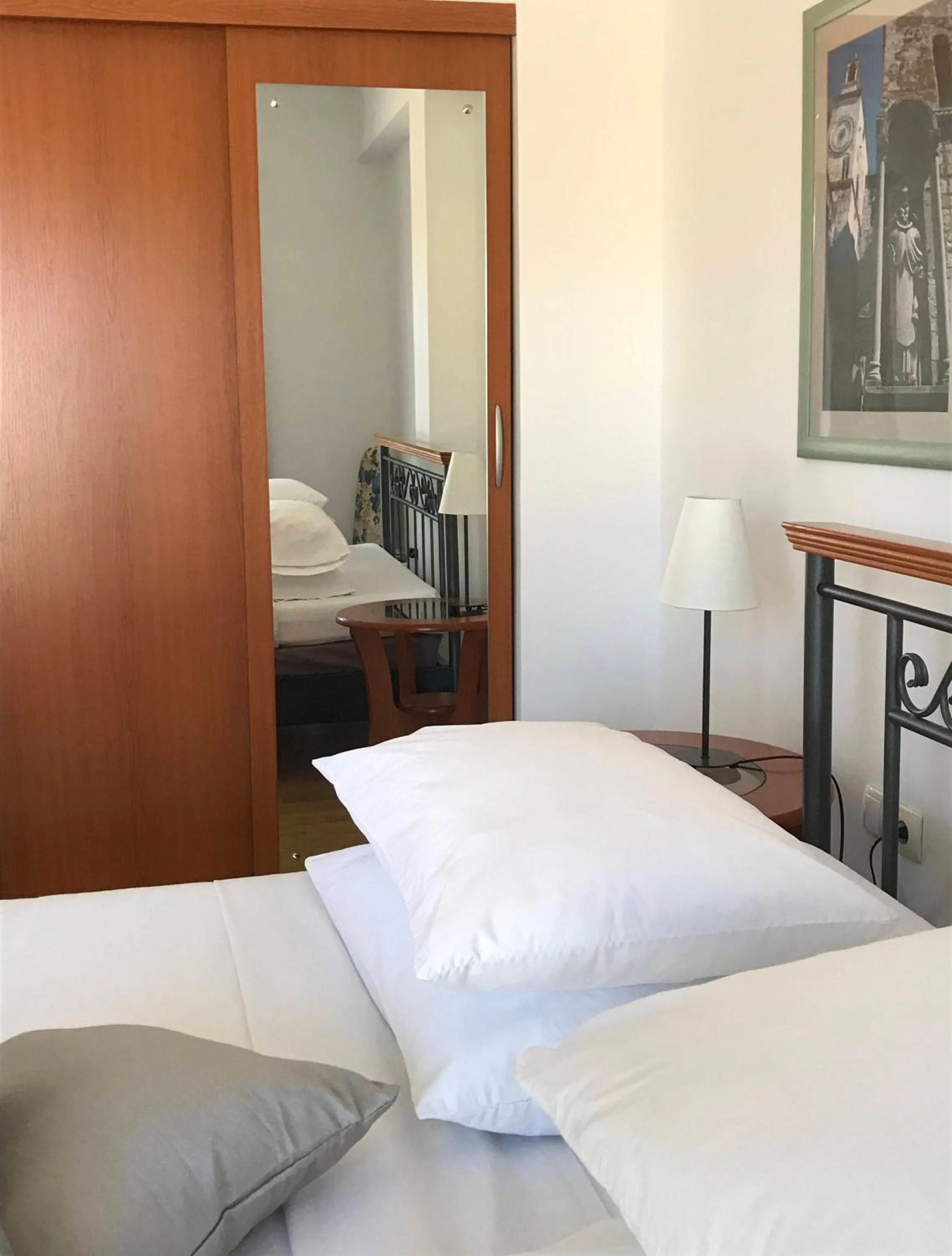 Bedroom, Bed in Pink Inn