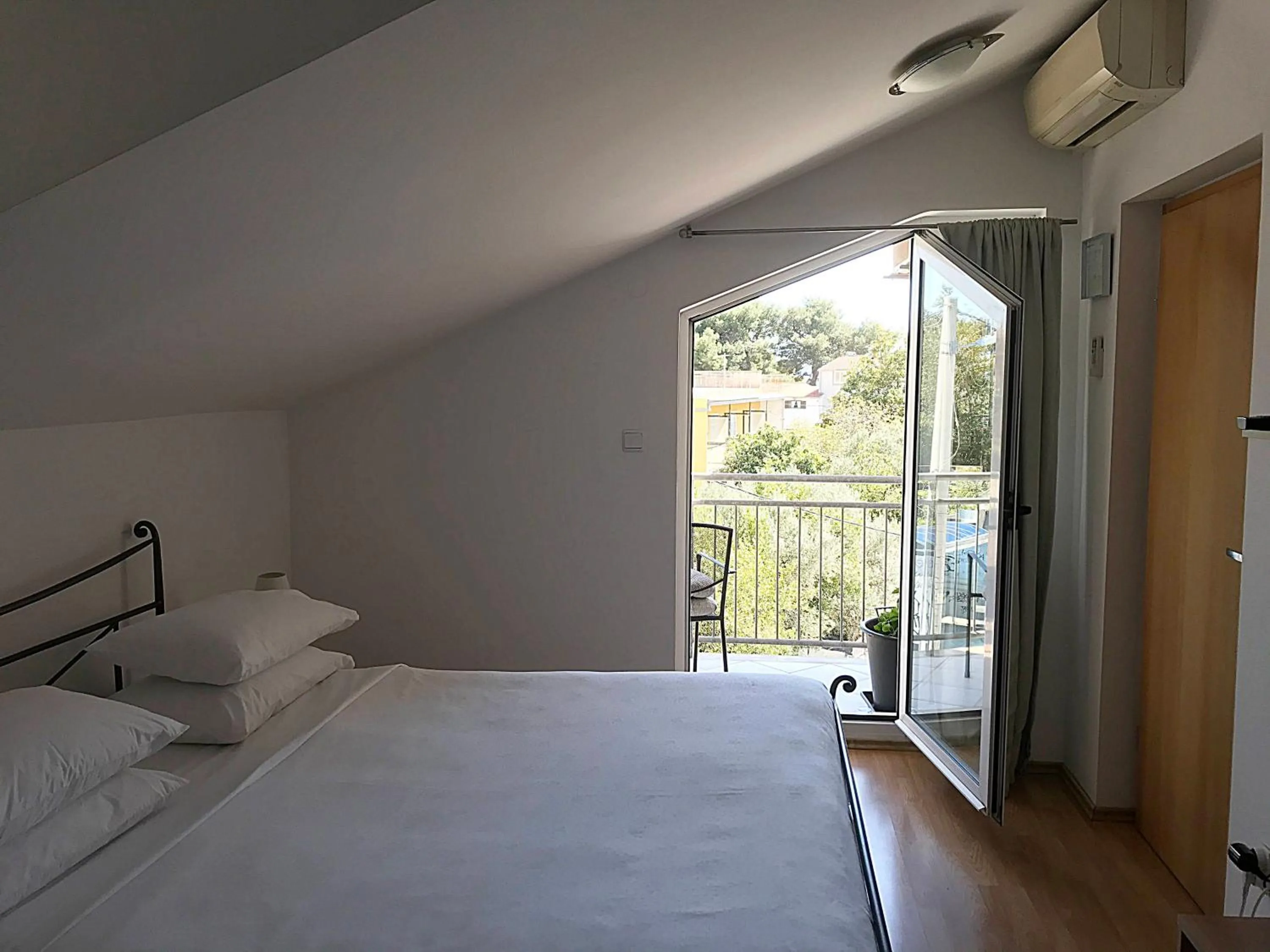 Bedroom, Bed in Pink Inn