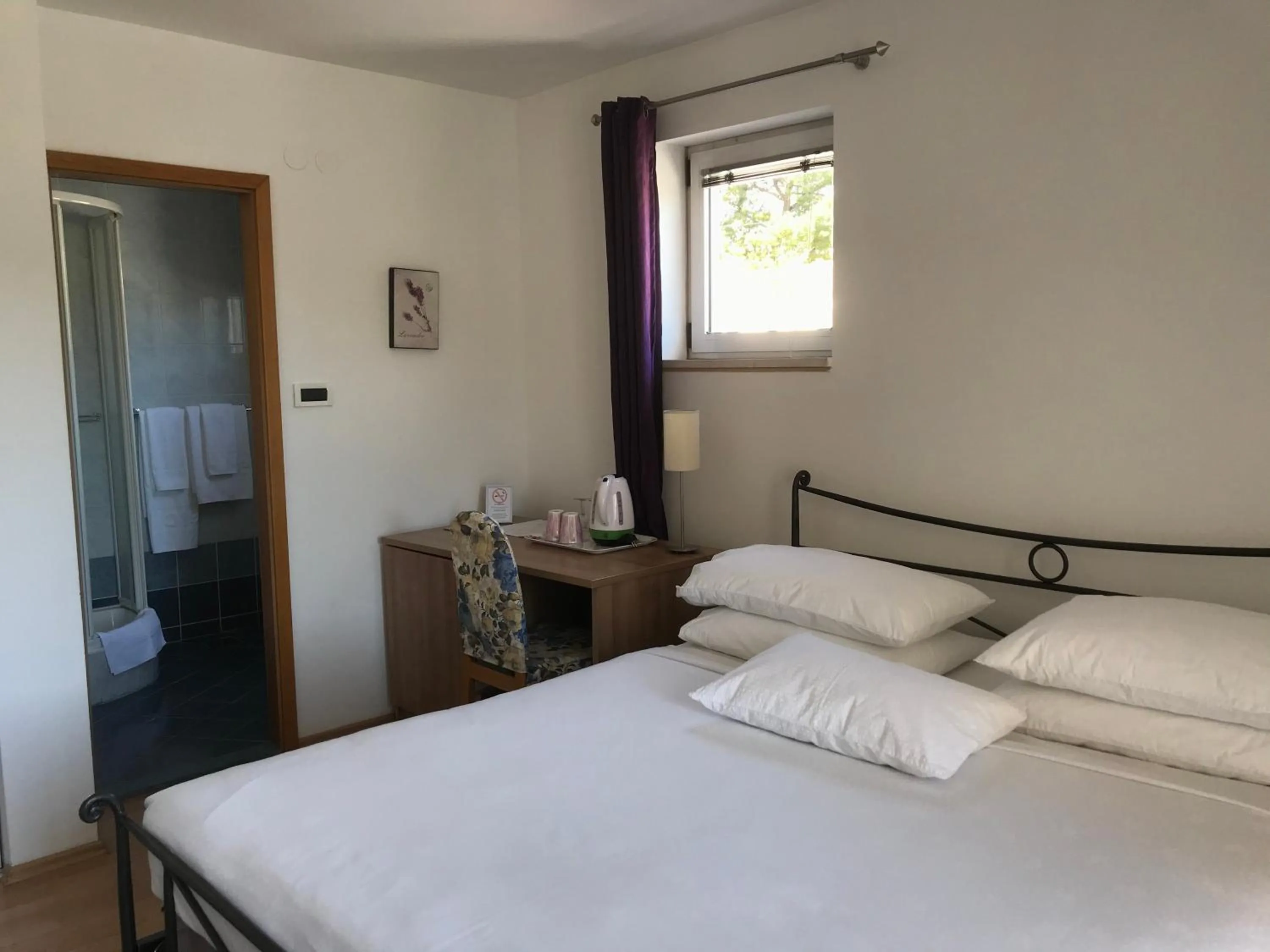 Bedroom, Bed in Pink Inn