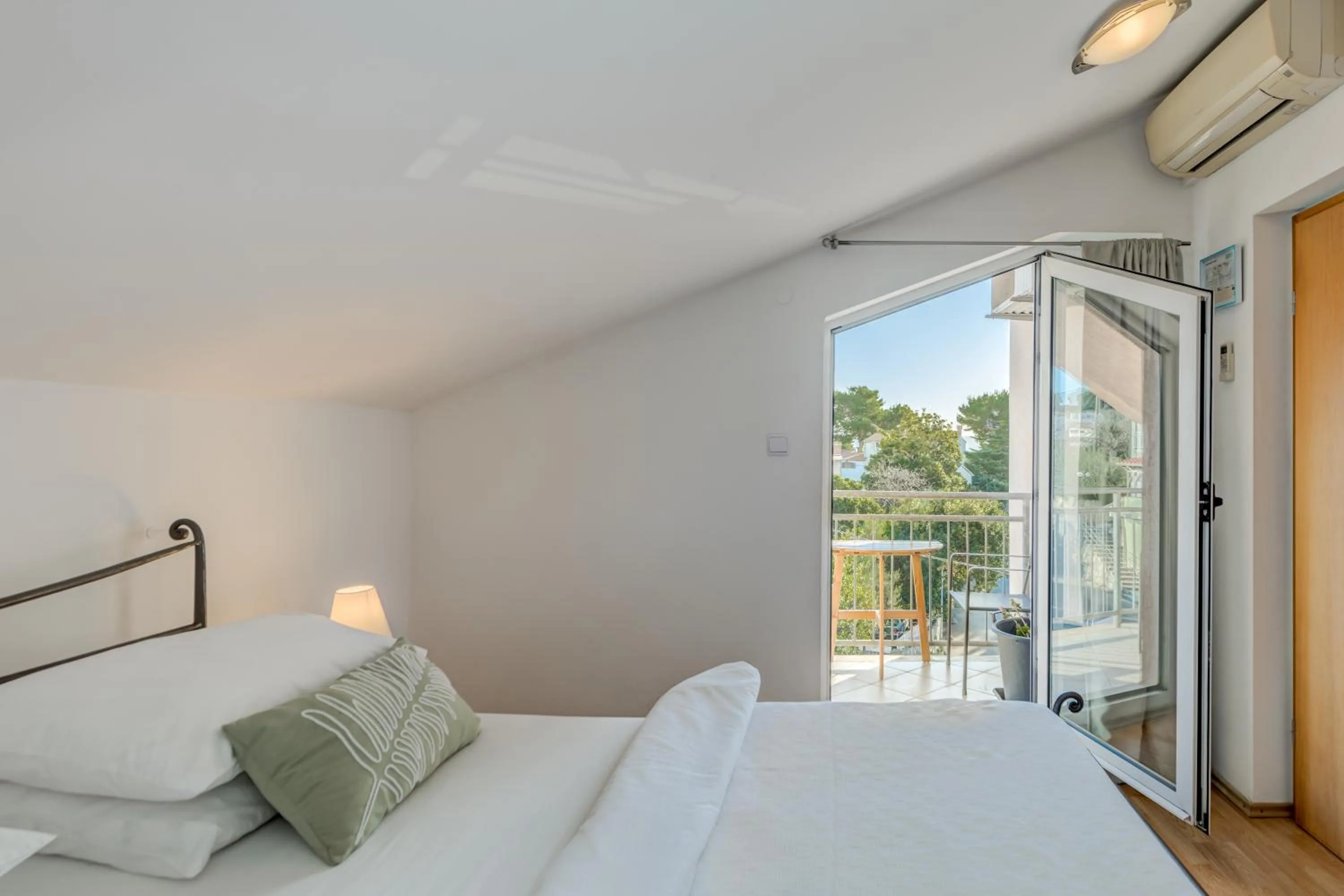 Bedroom, Bed in Pink Inn