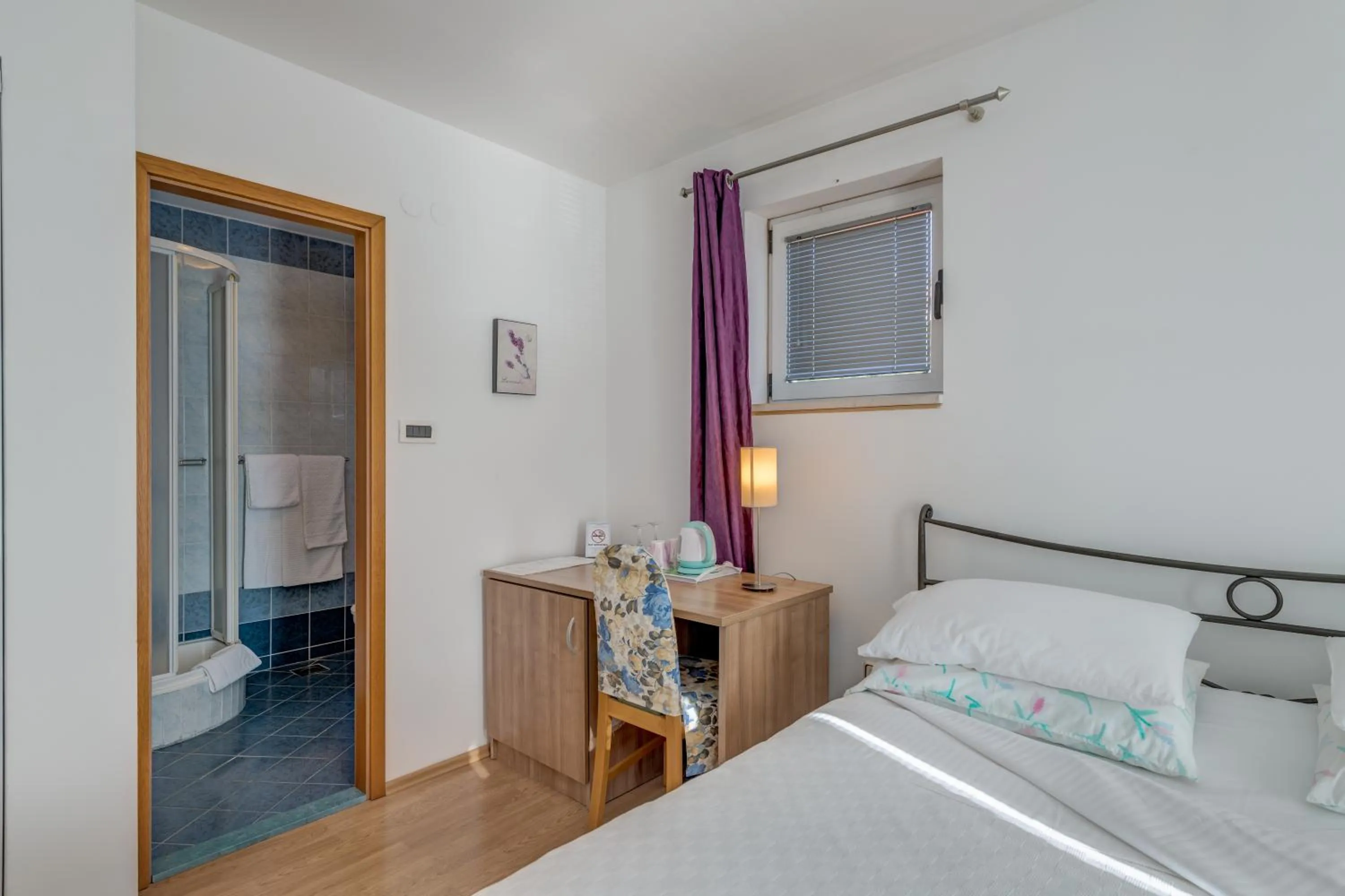 Bedroom, Bed in Pink Inn