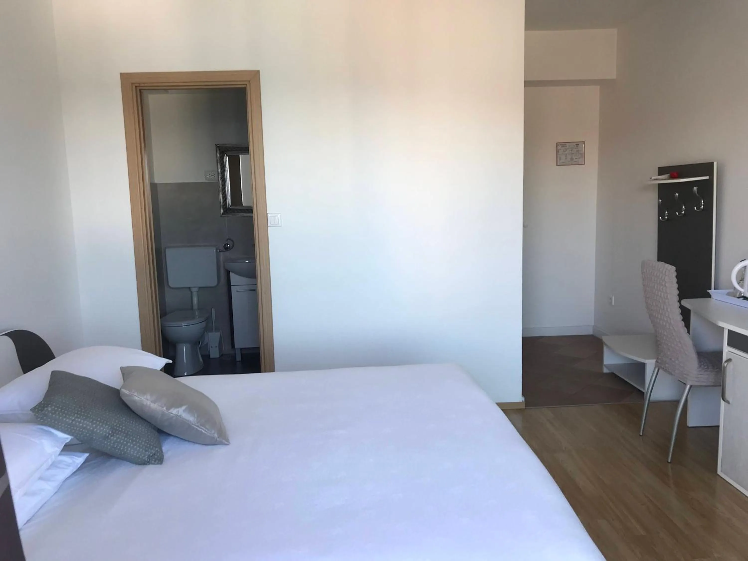 Bedroom, Bed in Pink Inn