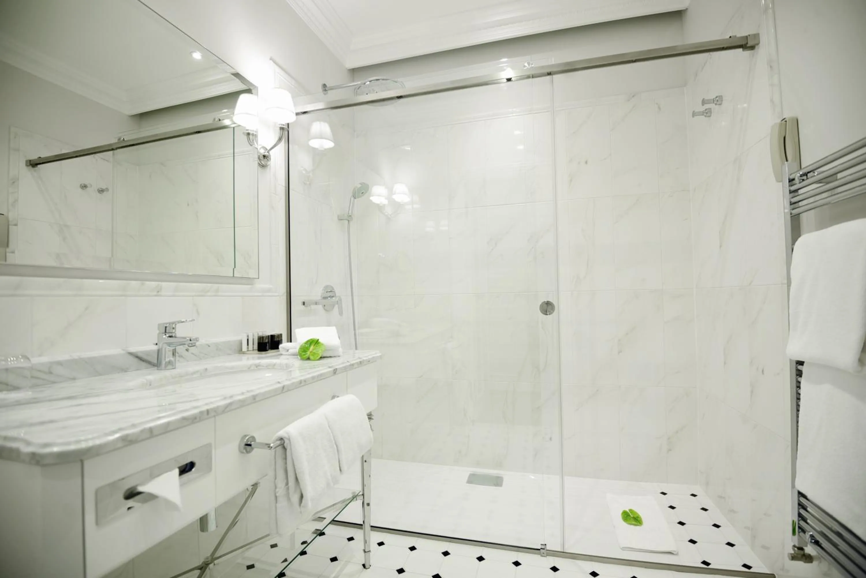 Shower in Amadria Park Hotel Milenij