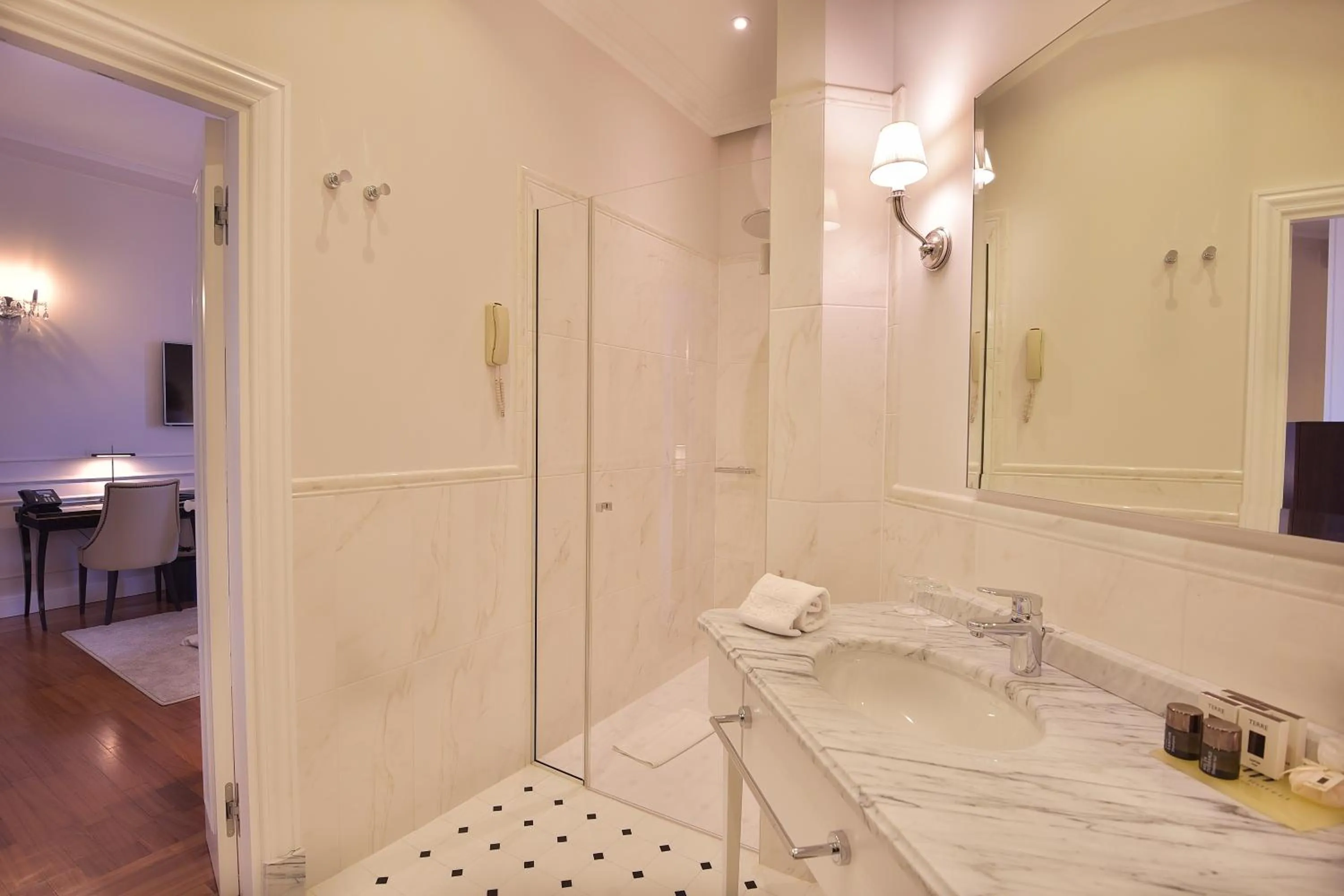 Shower in Amadria Park Hotel Milenij