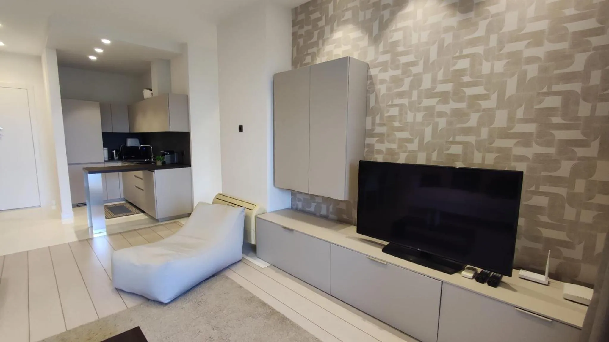 Communal lounge/ TV room in Skiper Apartments & Golf Resort