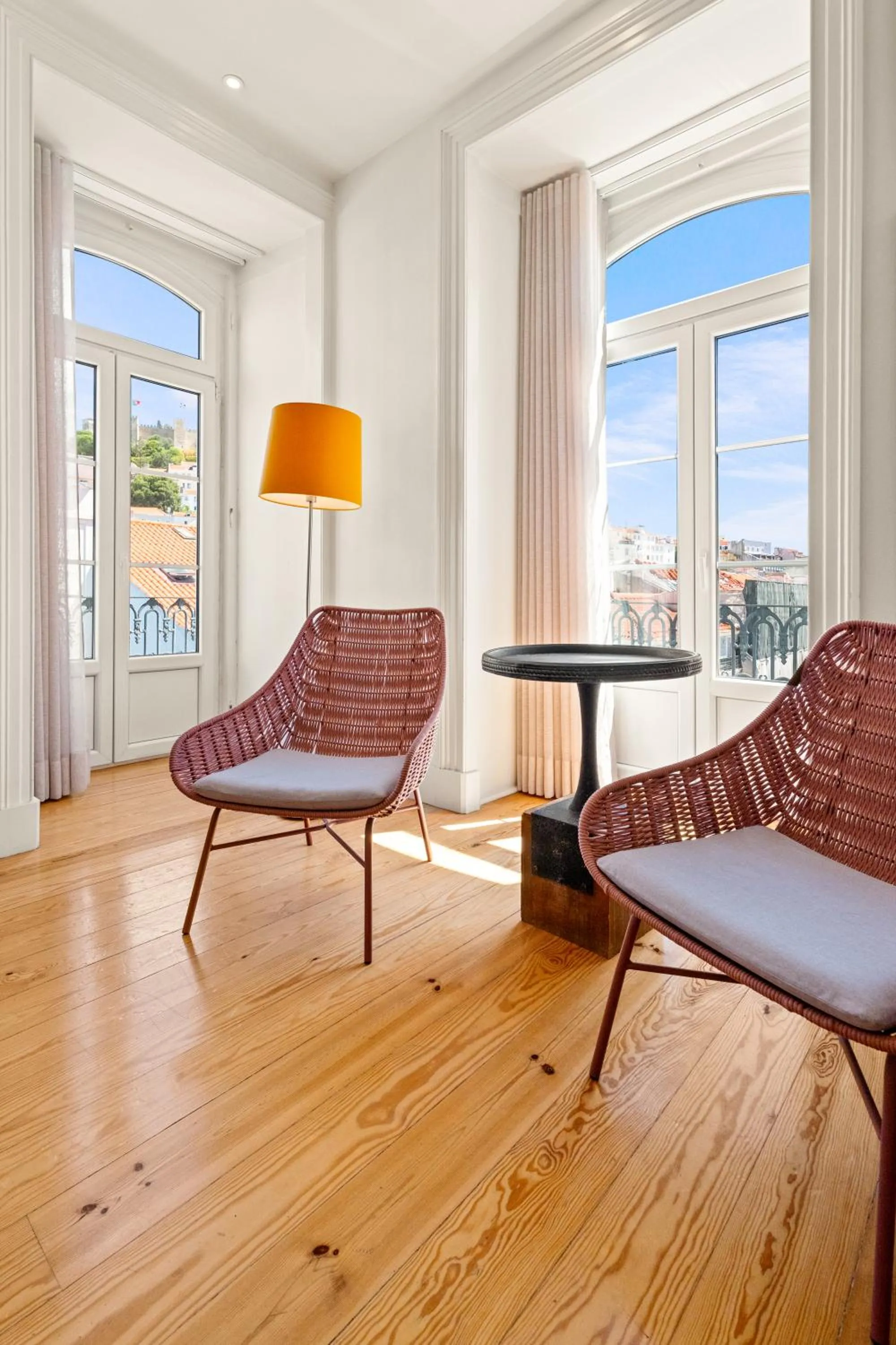 Living room in Tesouro da Baixa by Shiadu