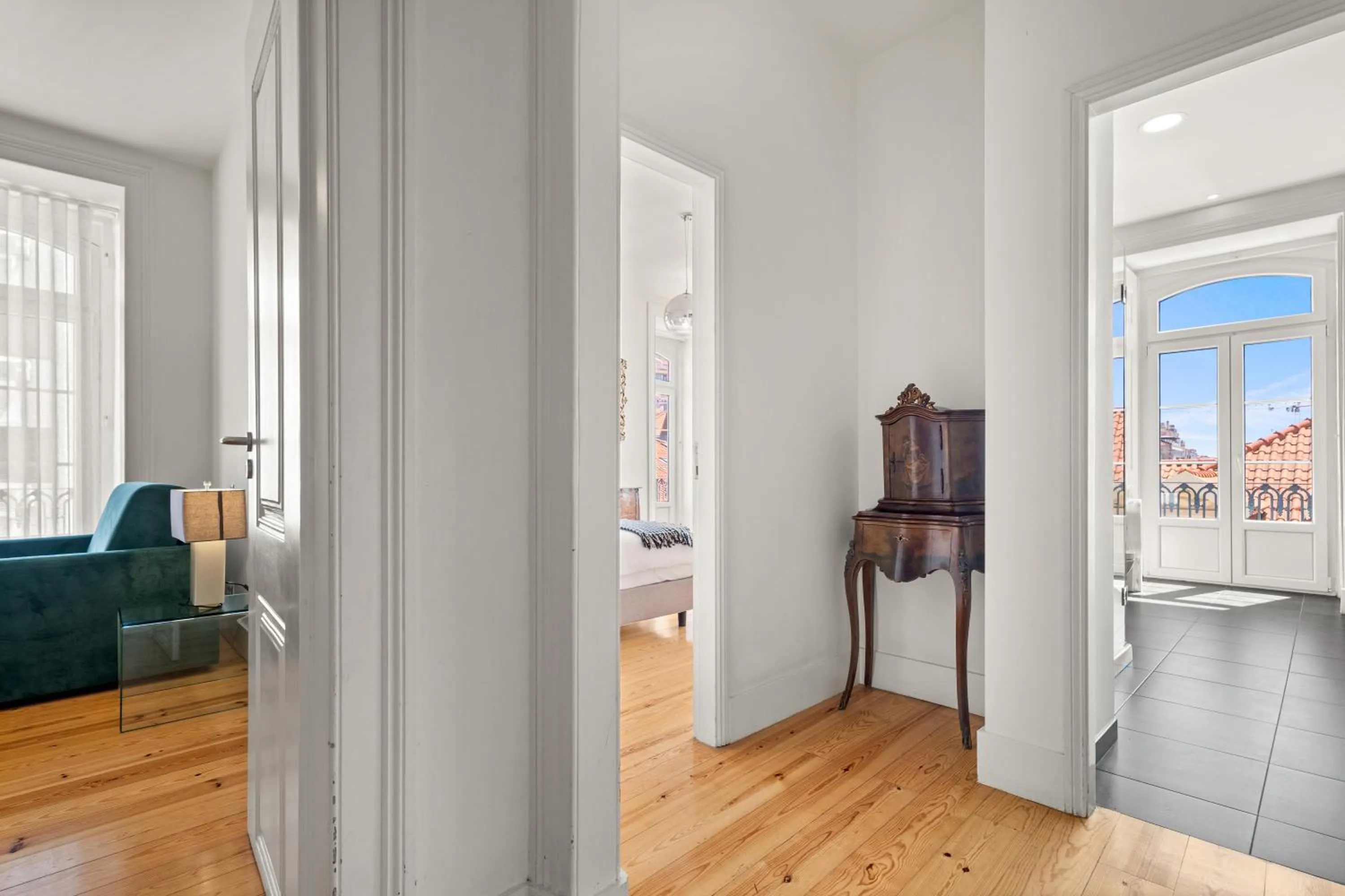 Photo of the whole room in Tesouro da Baixa by Shiadu