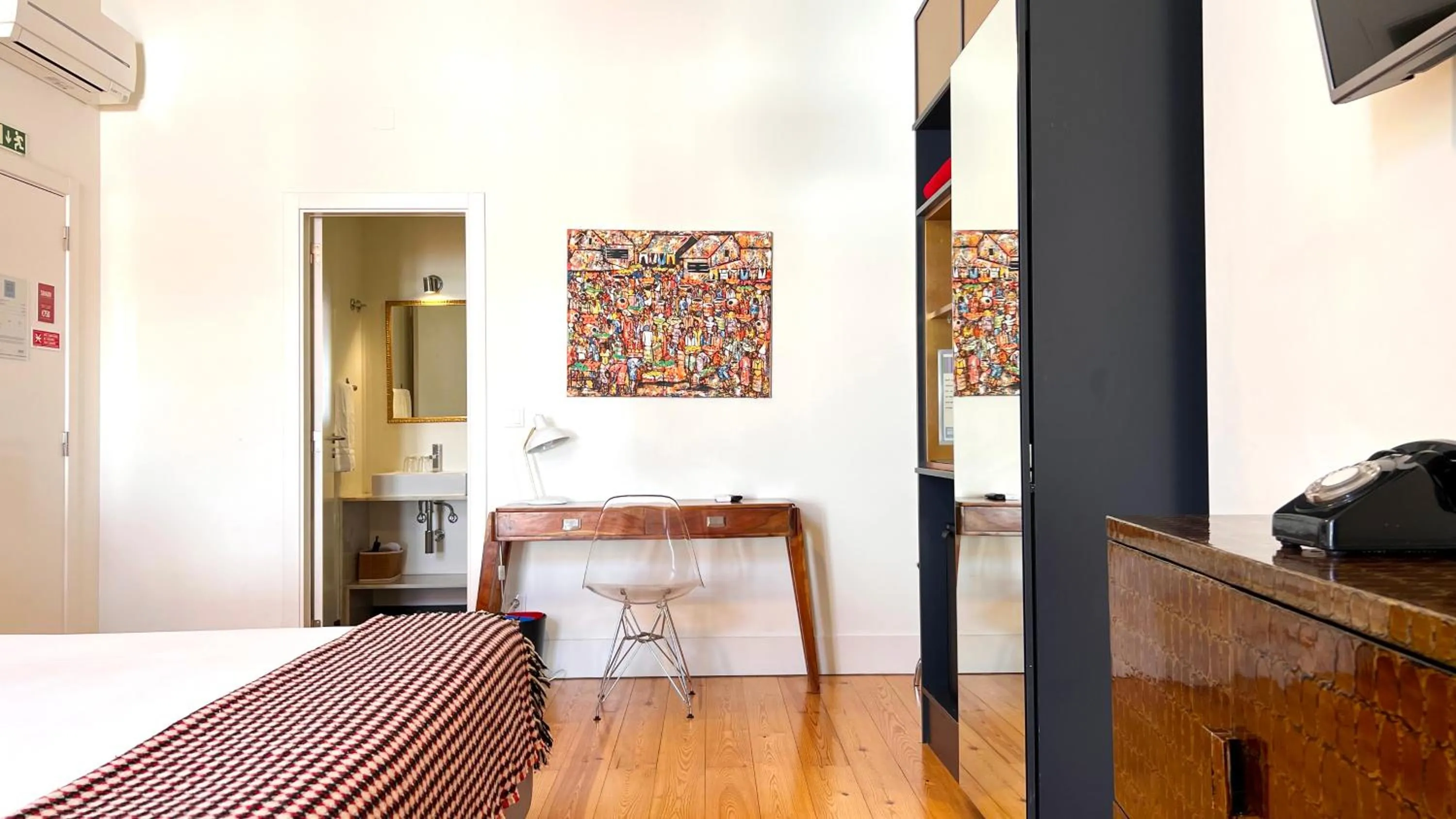 Bed in Tesouro da Baixa by Shiadu