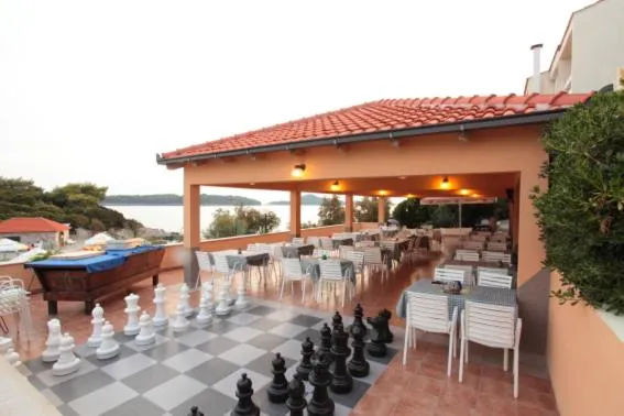 Restaurant/places to eat in Hotel Priscapac Resort & Apartments