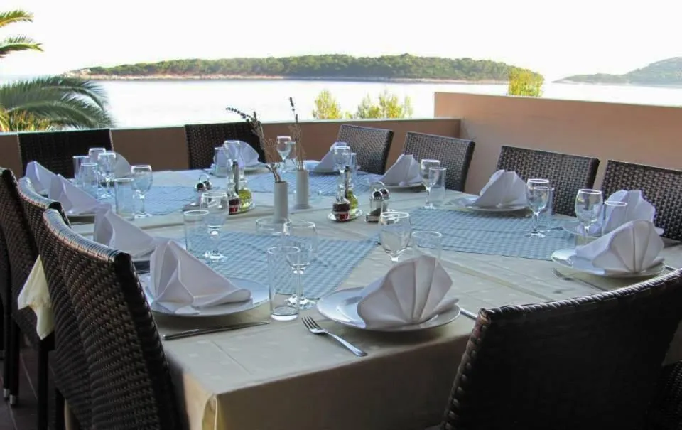 Restaurant/places to eat in Hotel Priscapac Resort & Apartments