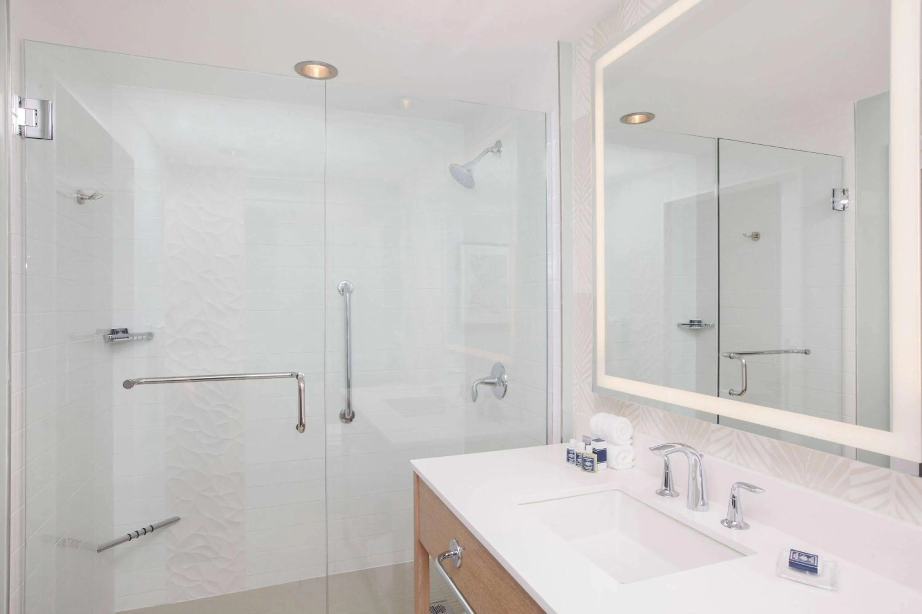 Photo of the whole room in Wyndham Grand Clearwater Beach