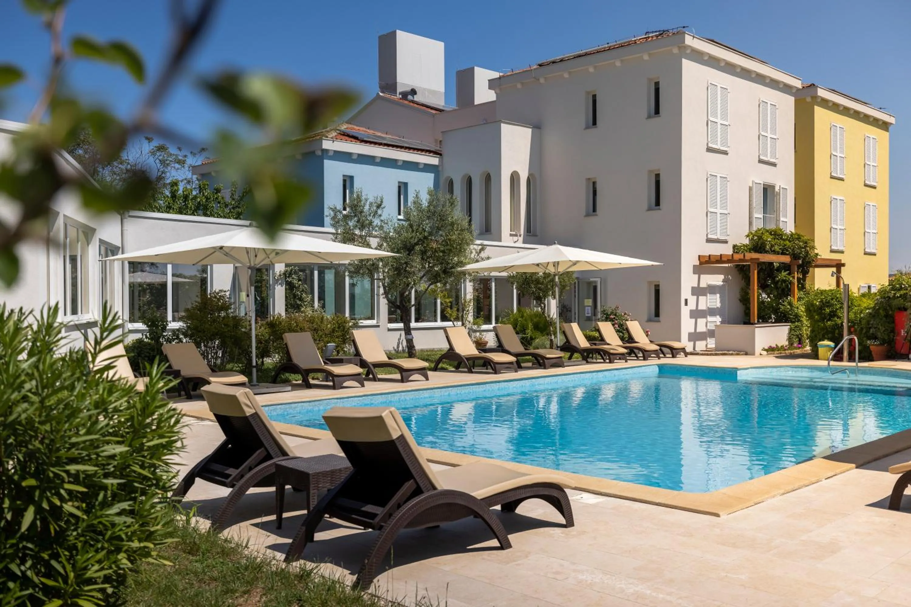 Swimming pool in Hotel Manora