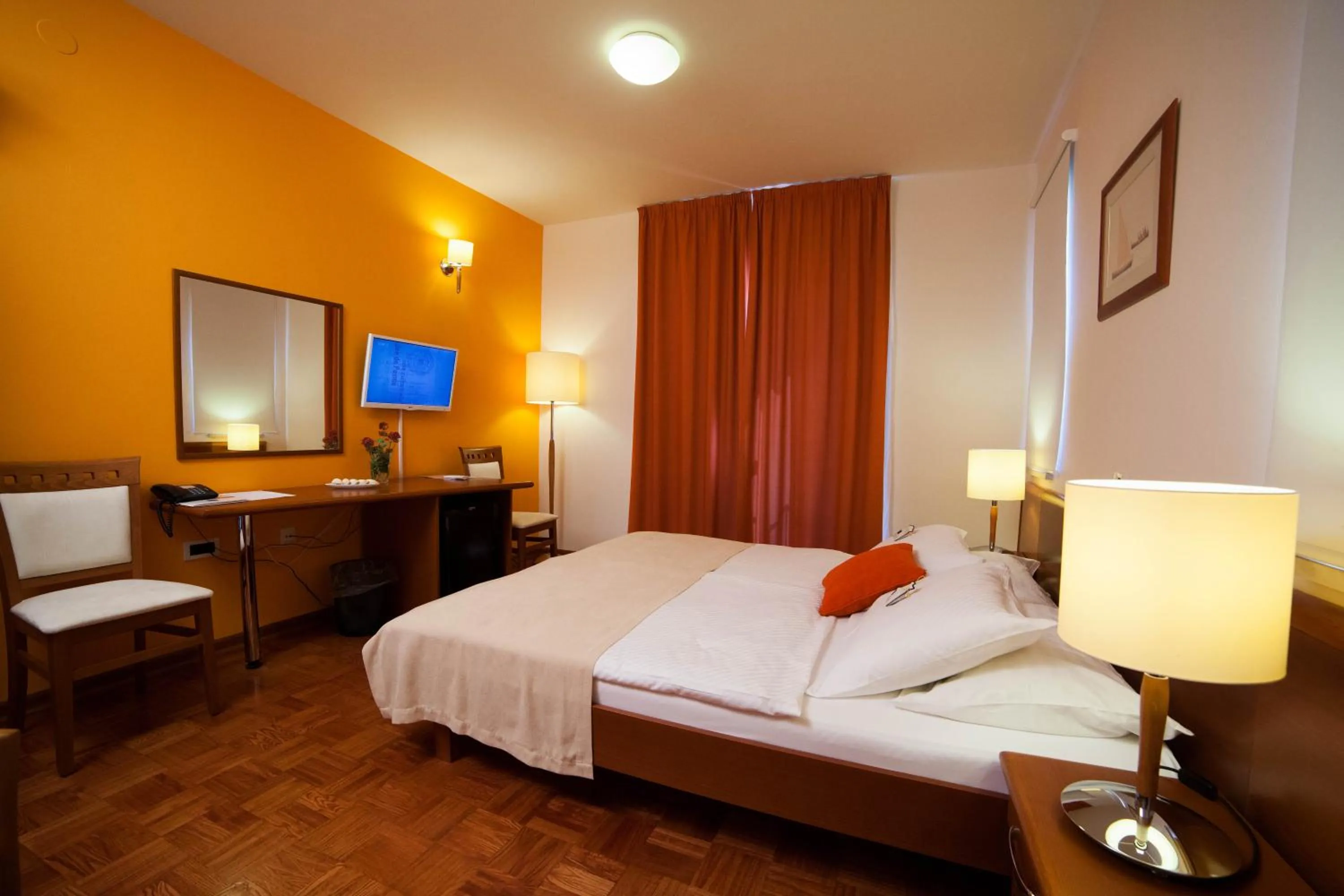 Bedroom, Bed in Hotel Manora