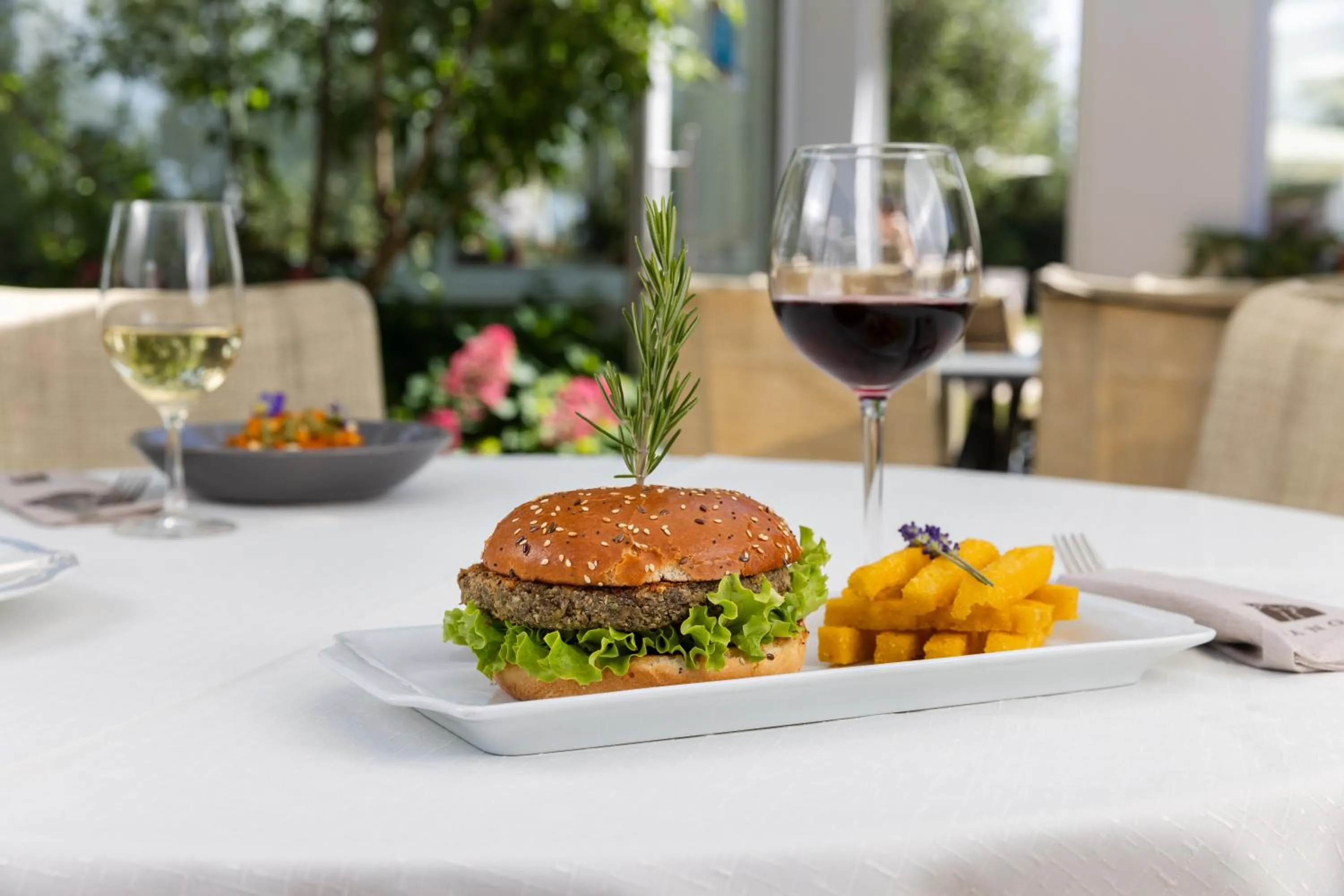 Restaurant/places to eat in Hotel Manora