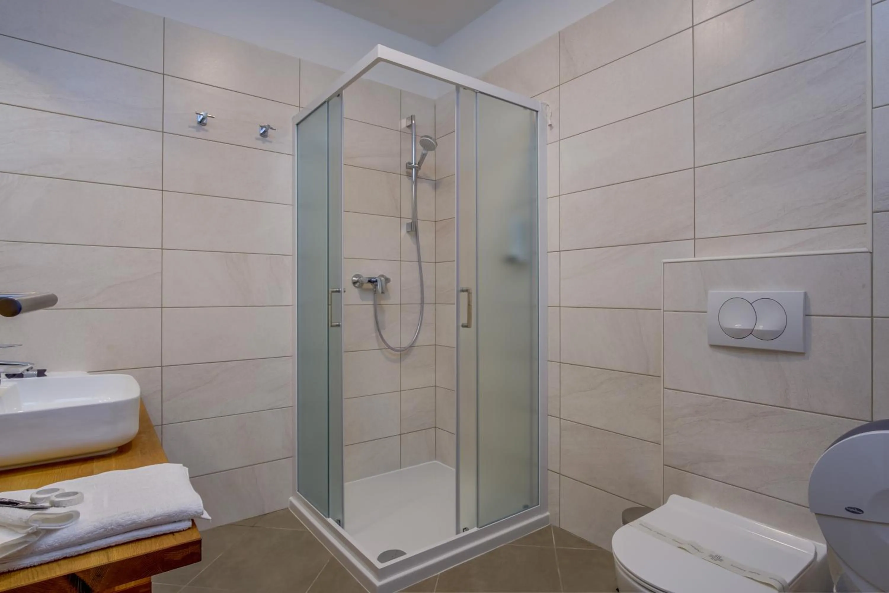 Shower in Hotel Manora