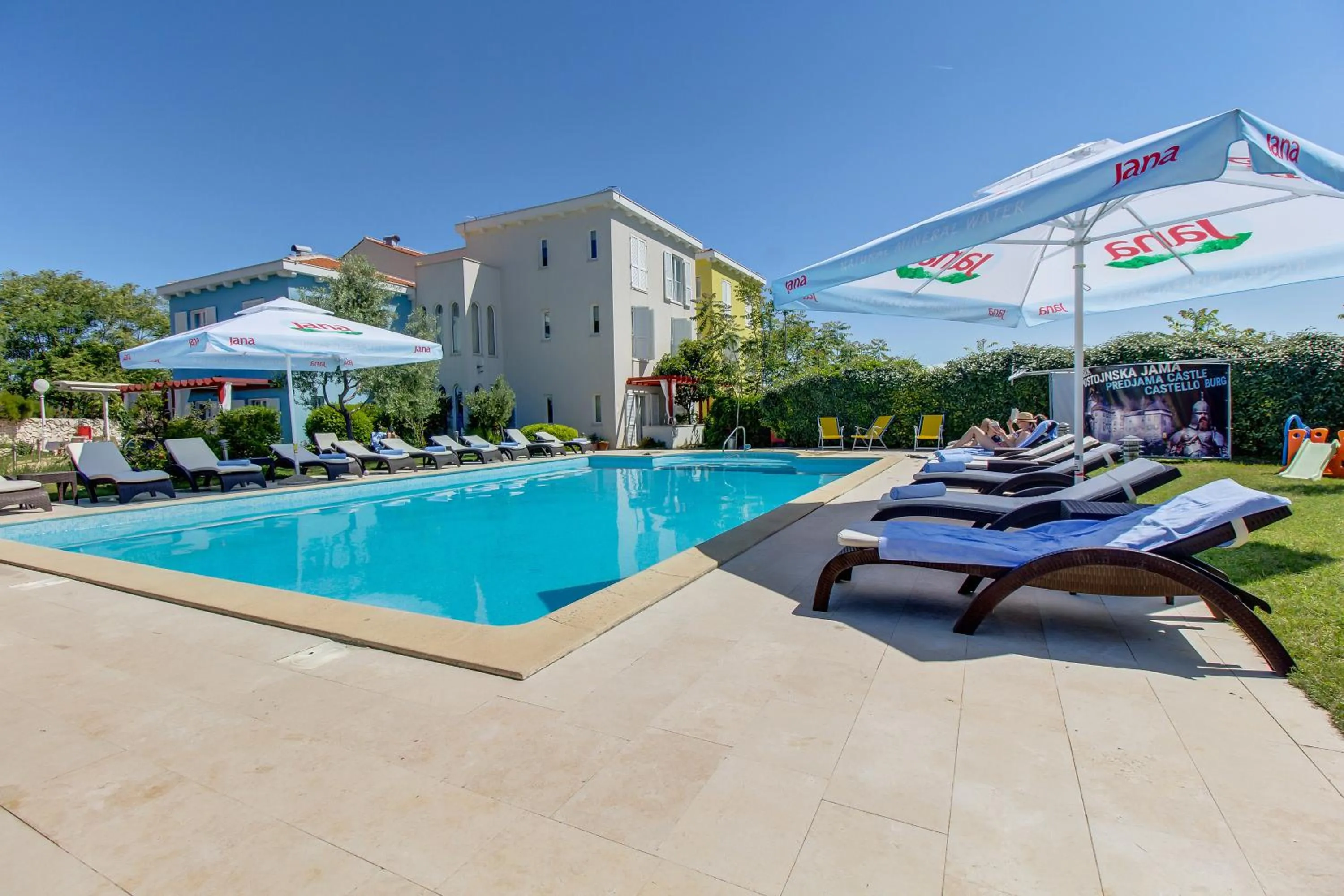 Swimming pool in Hotel Manora