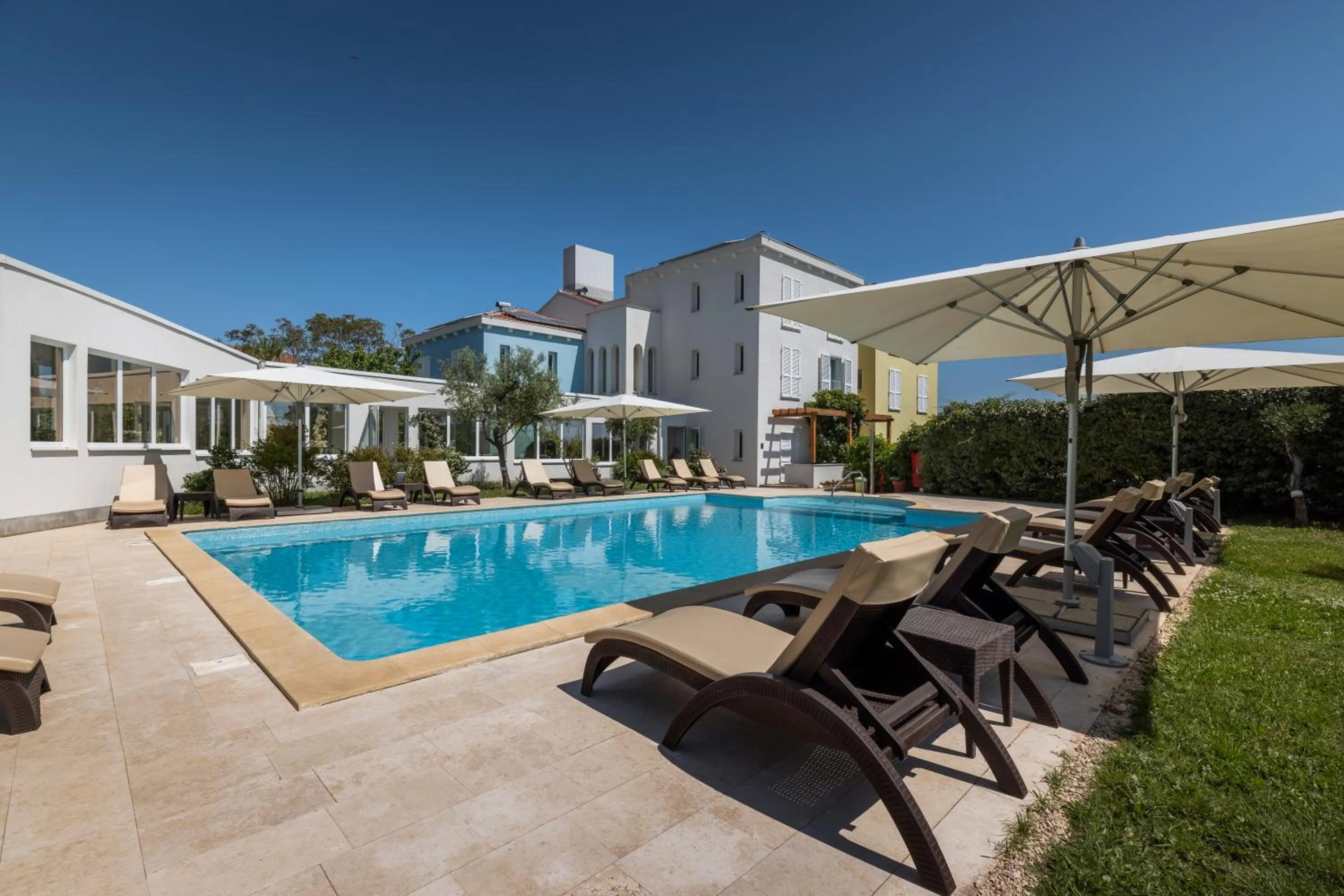 Swimming pool in Hotel Manora