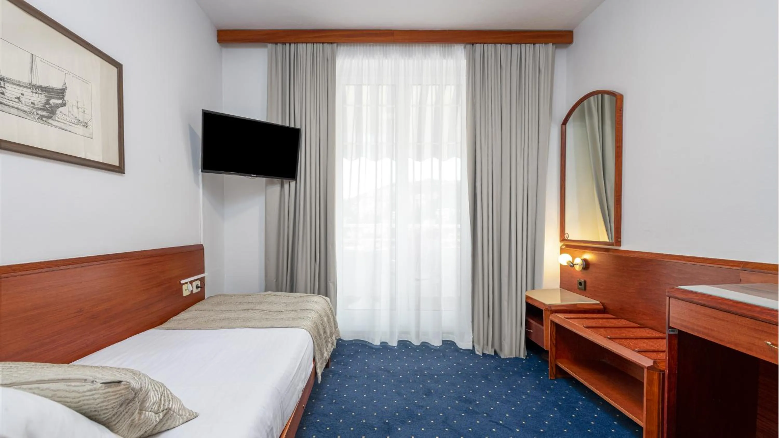 Photo of the whole room, Bed in Hotel Komodor