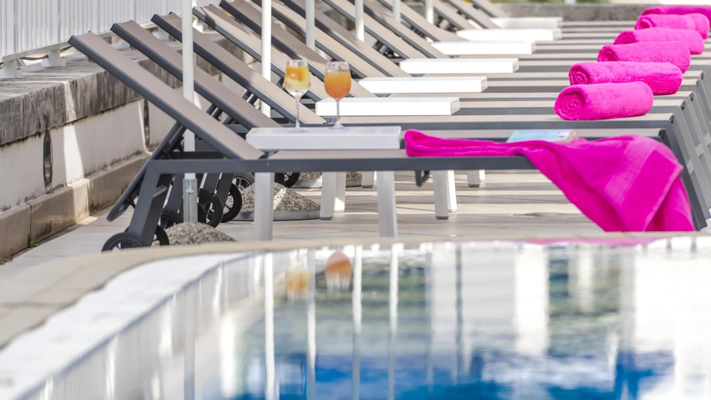 Swimming pool in Hotel Komodor